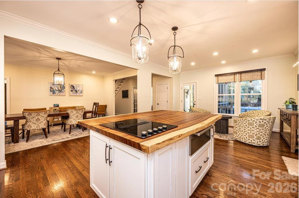 560 20th Avenue Court - Photo 2