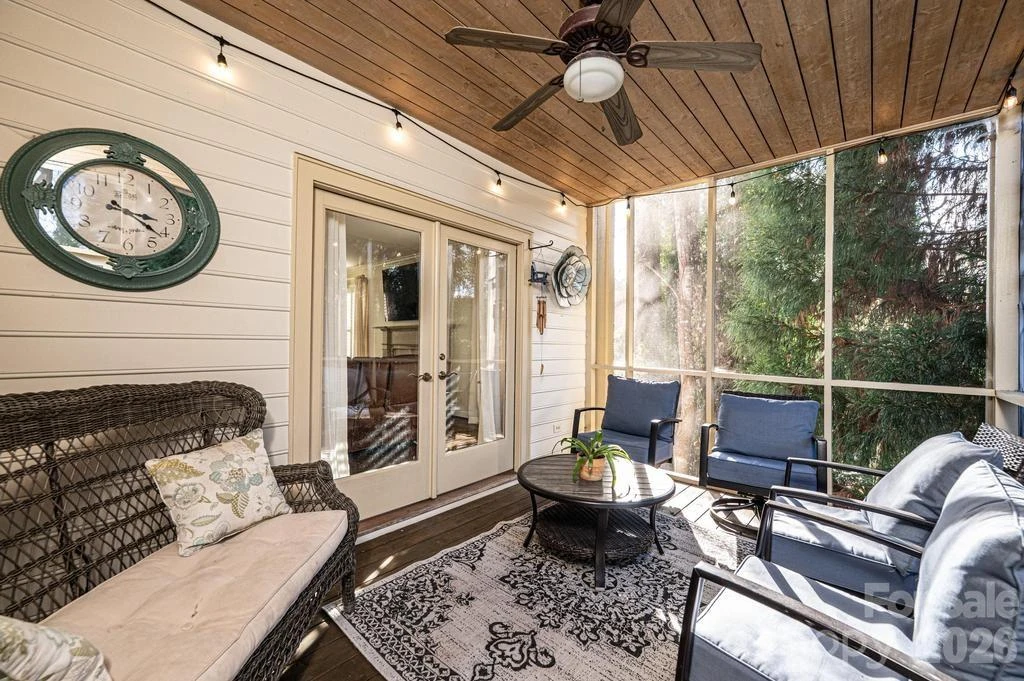560 20th Avenue Court - Photo 24