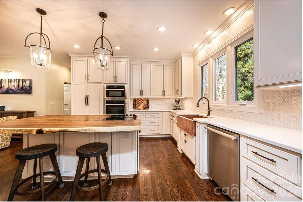 560 20th Avenue Court - Photo 4
