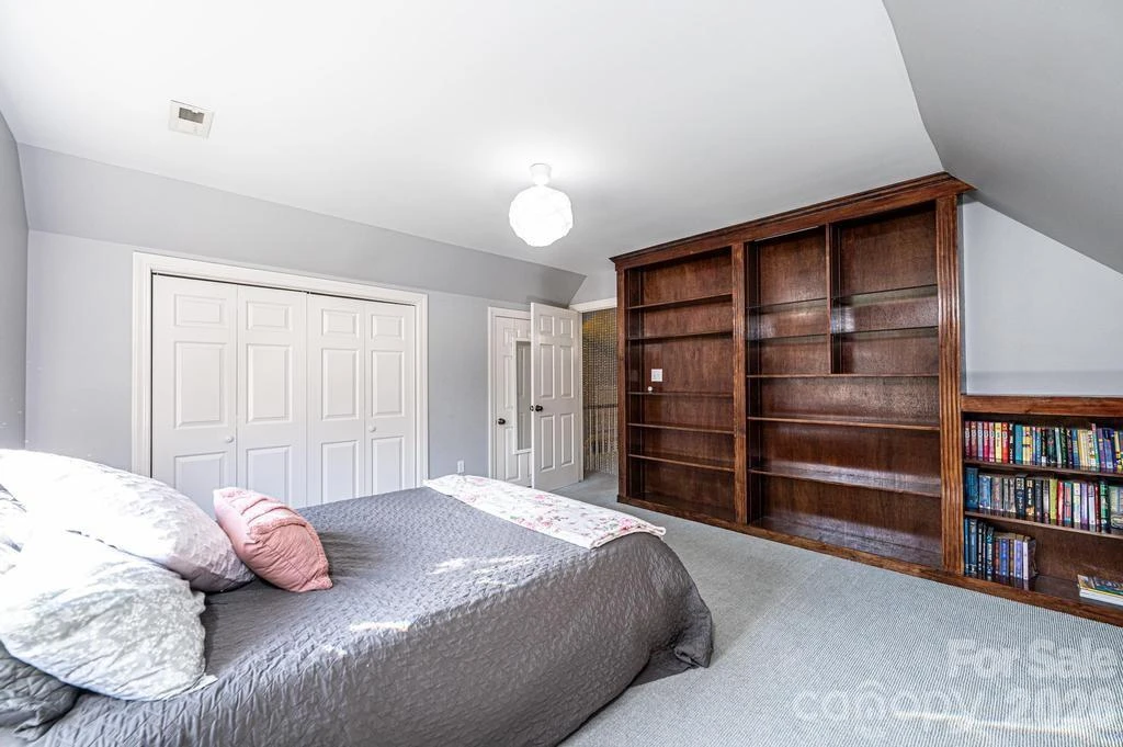 560 20th Avenue Court - Photo 33