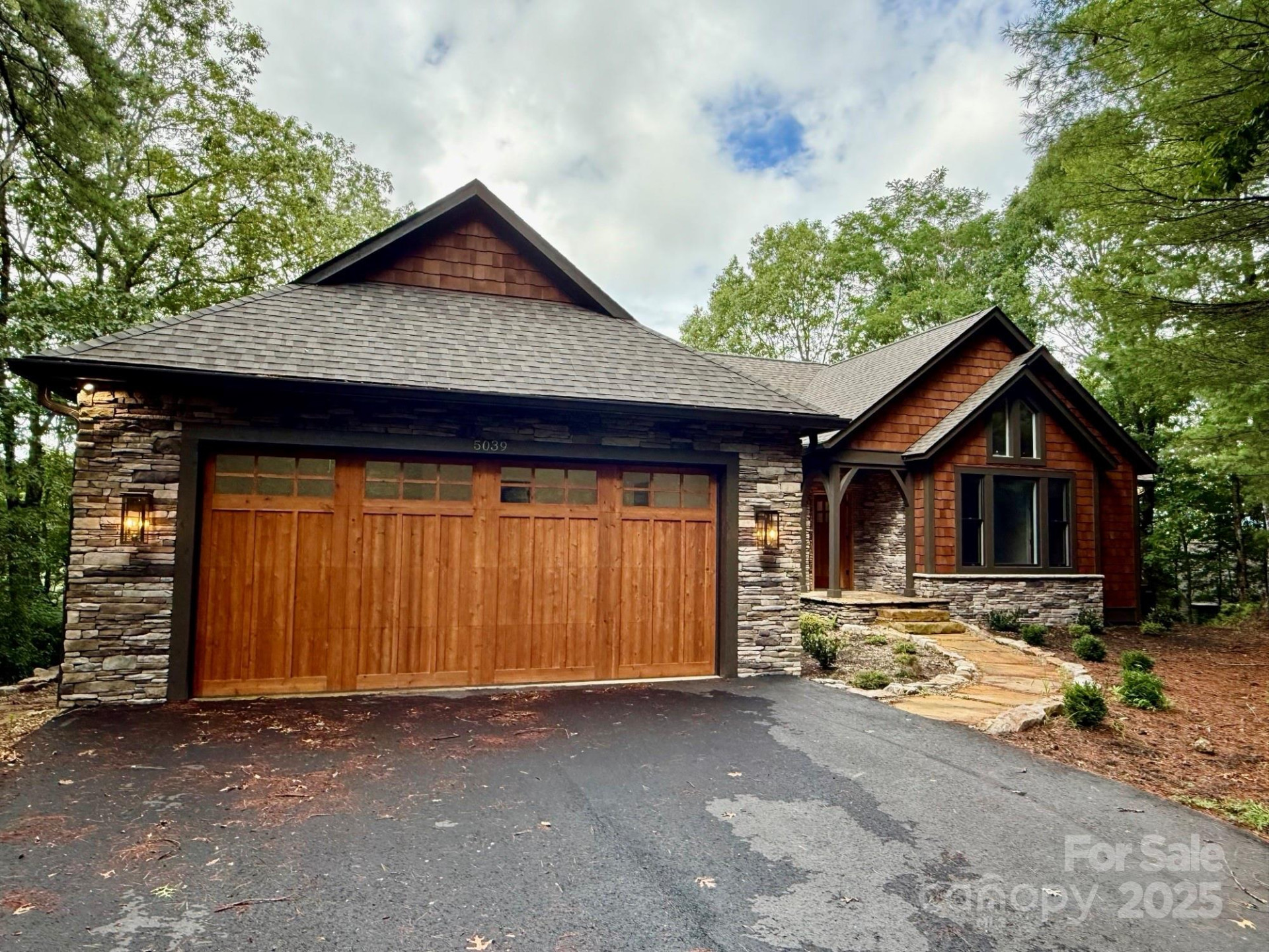 5039 Connestee Trail