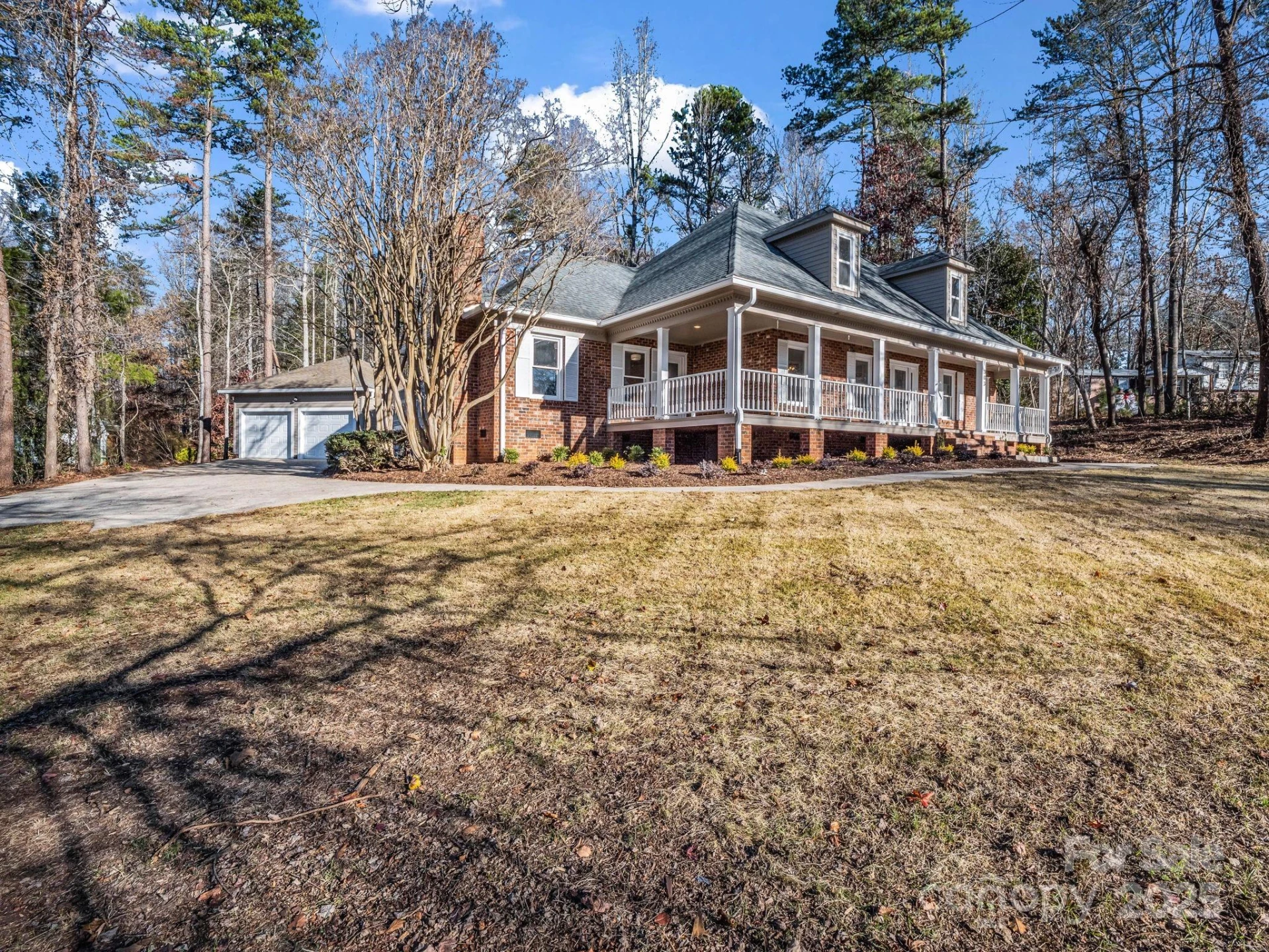 303 Fairforest Drive - Photo 2