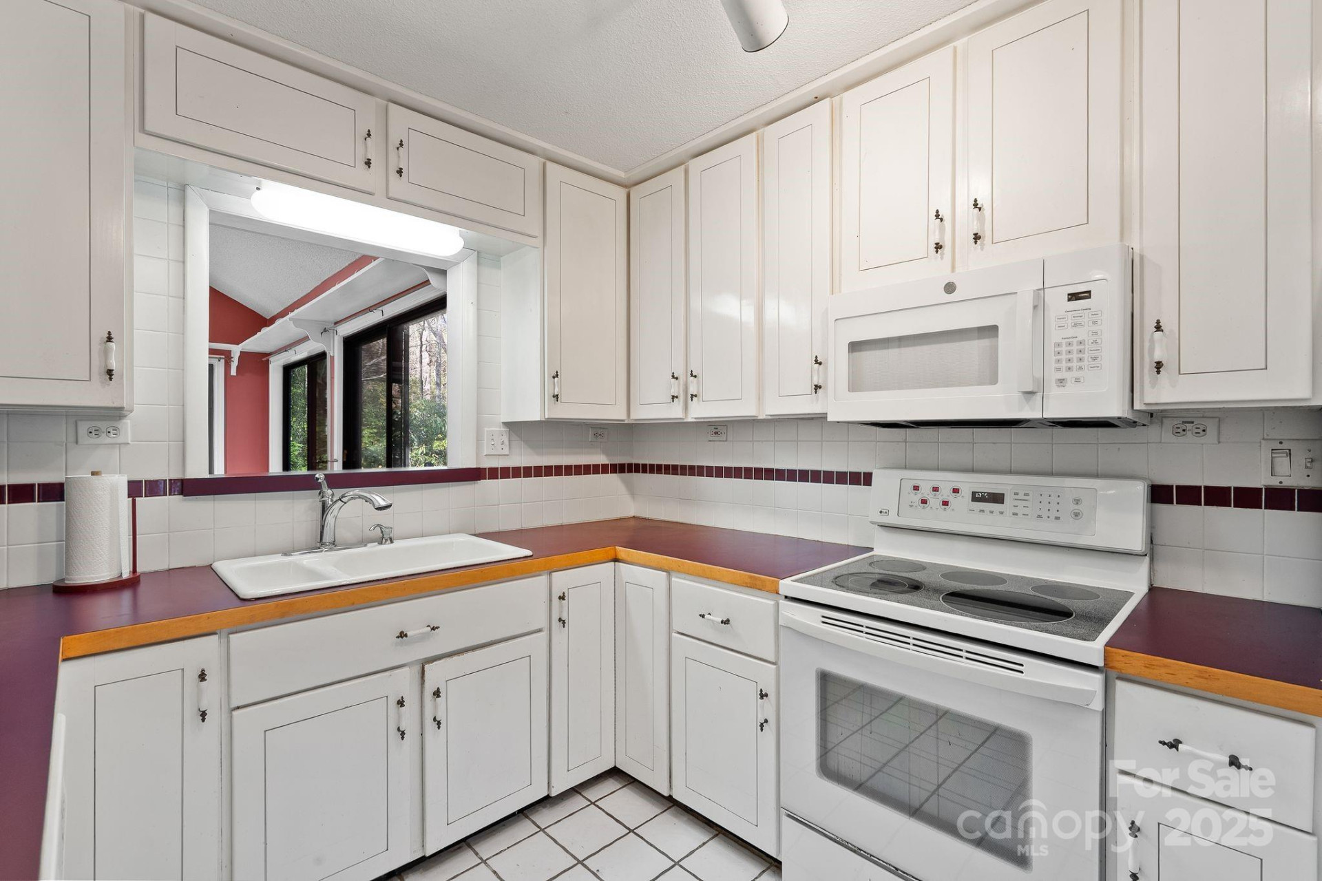 1012 Soquili Drive - Photo 14