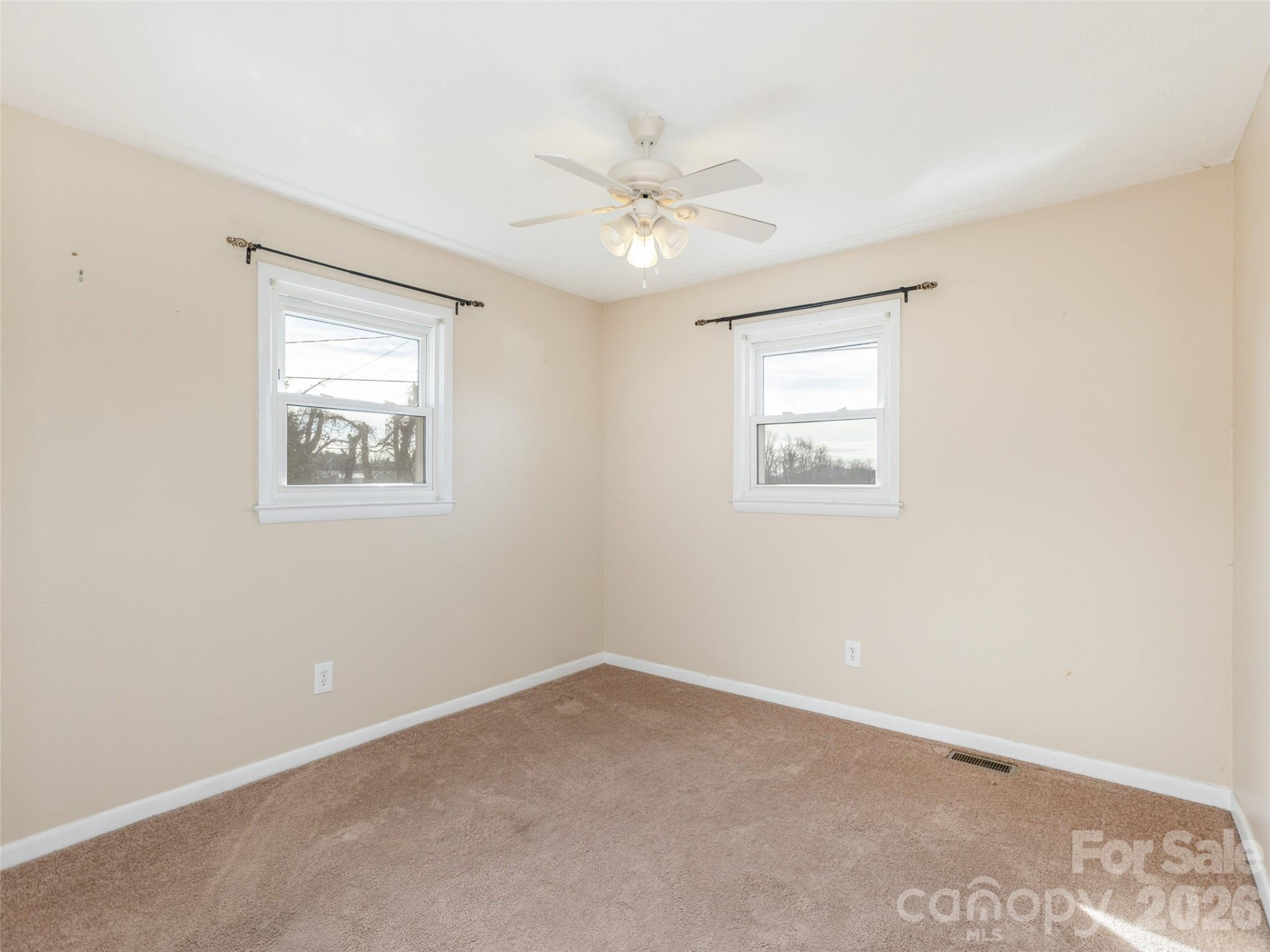 5057 Howard Gap Road - Photo 16