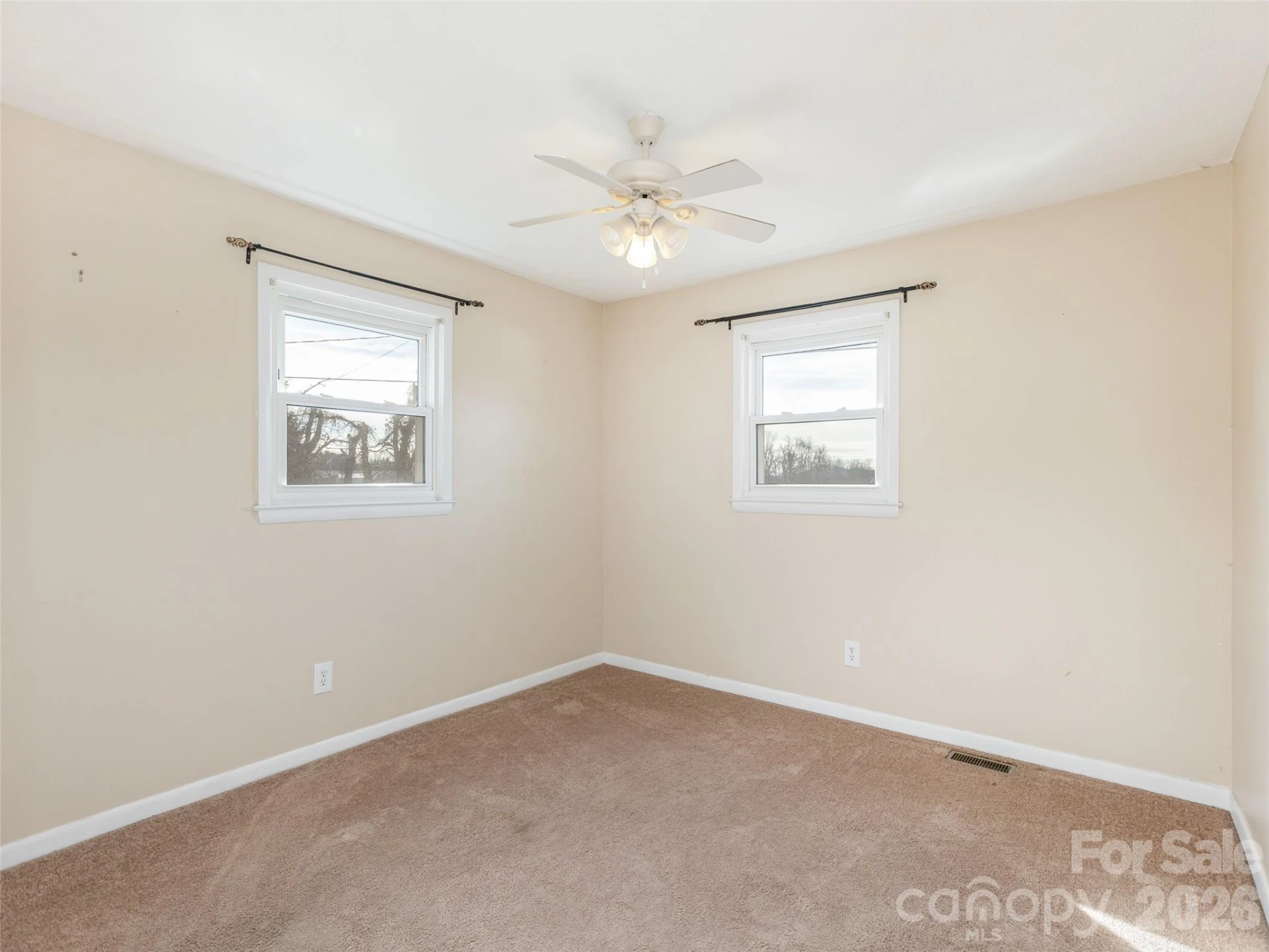 5057 Howard Gap Road - Photo 16