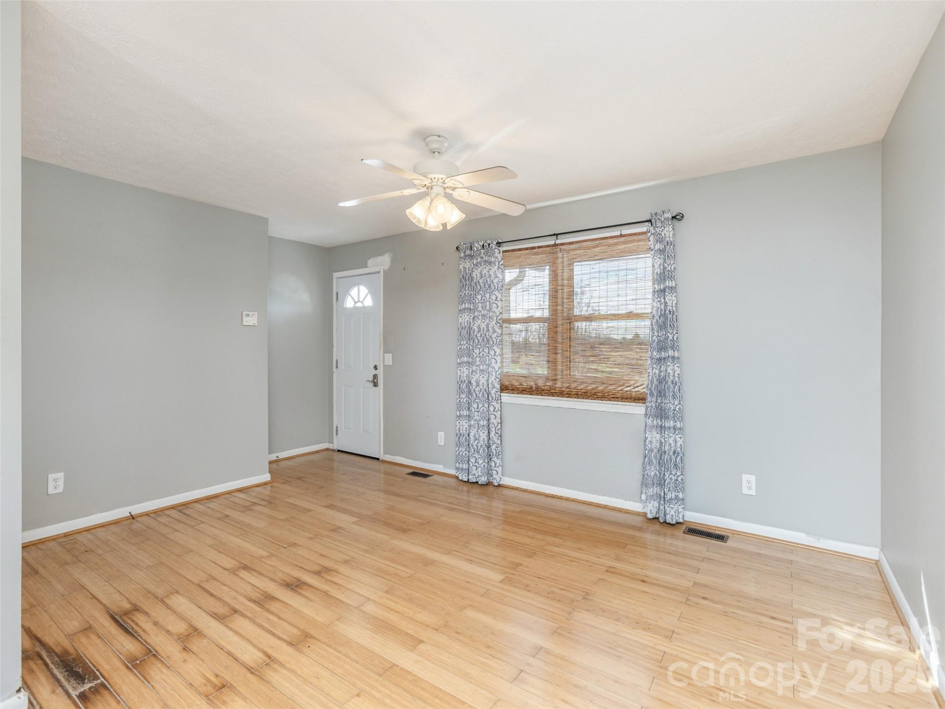 5057 Howard Gap Road - Photo 4