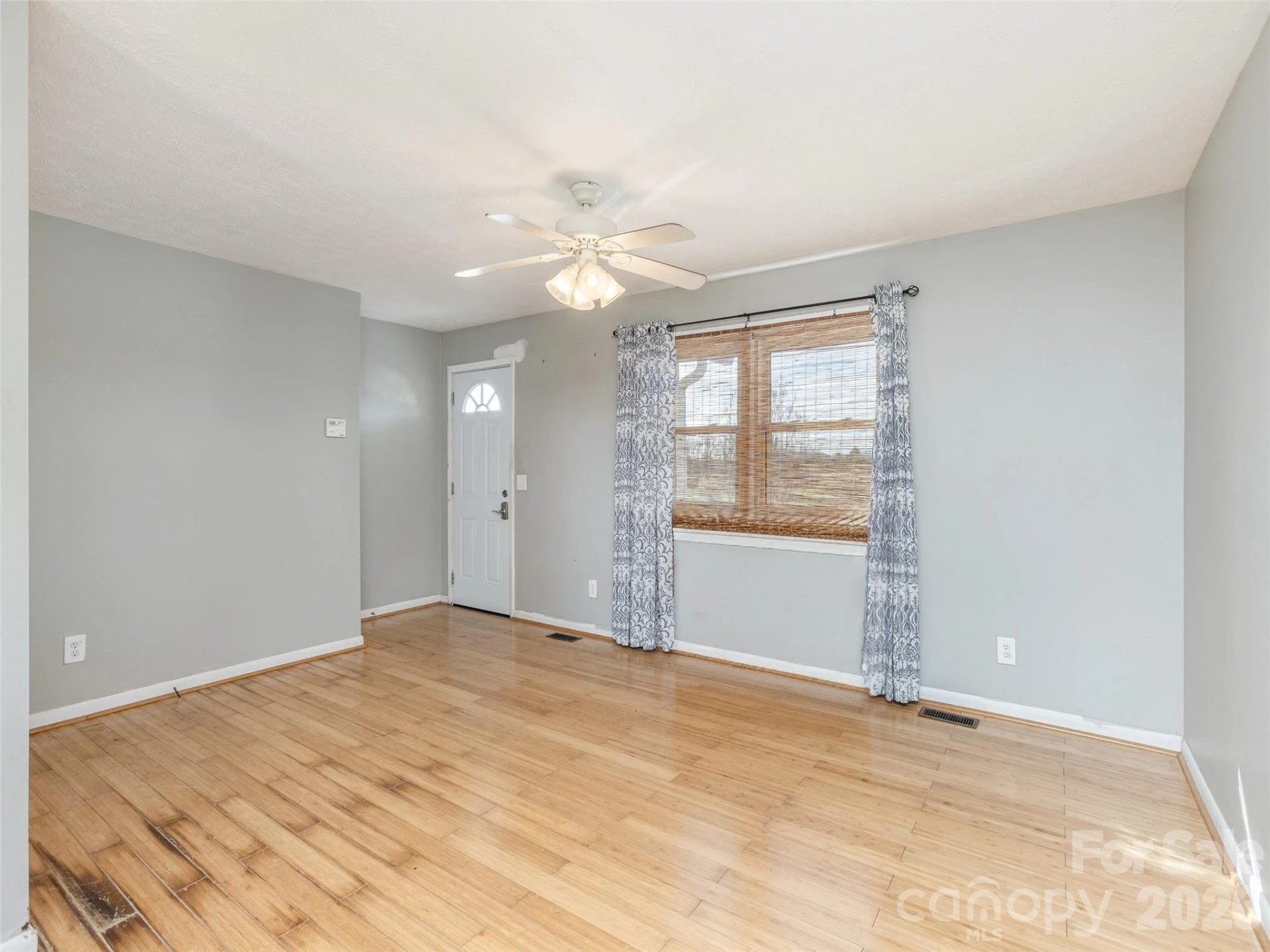 5057 Howard Gap Road - Photo 4