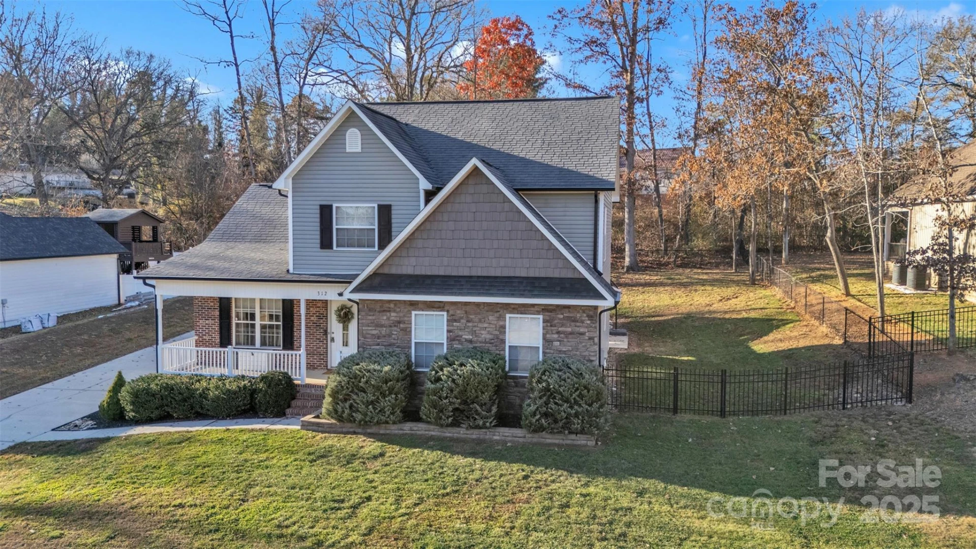312 Oak Knoll - Photo 2