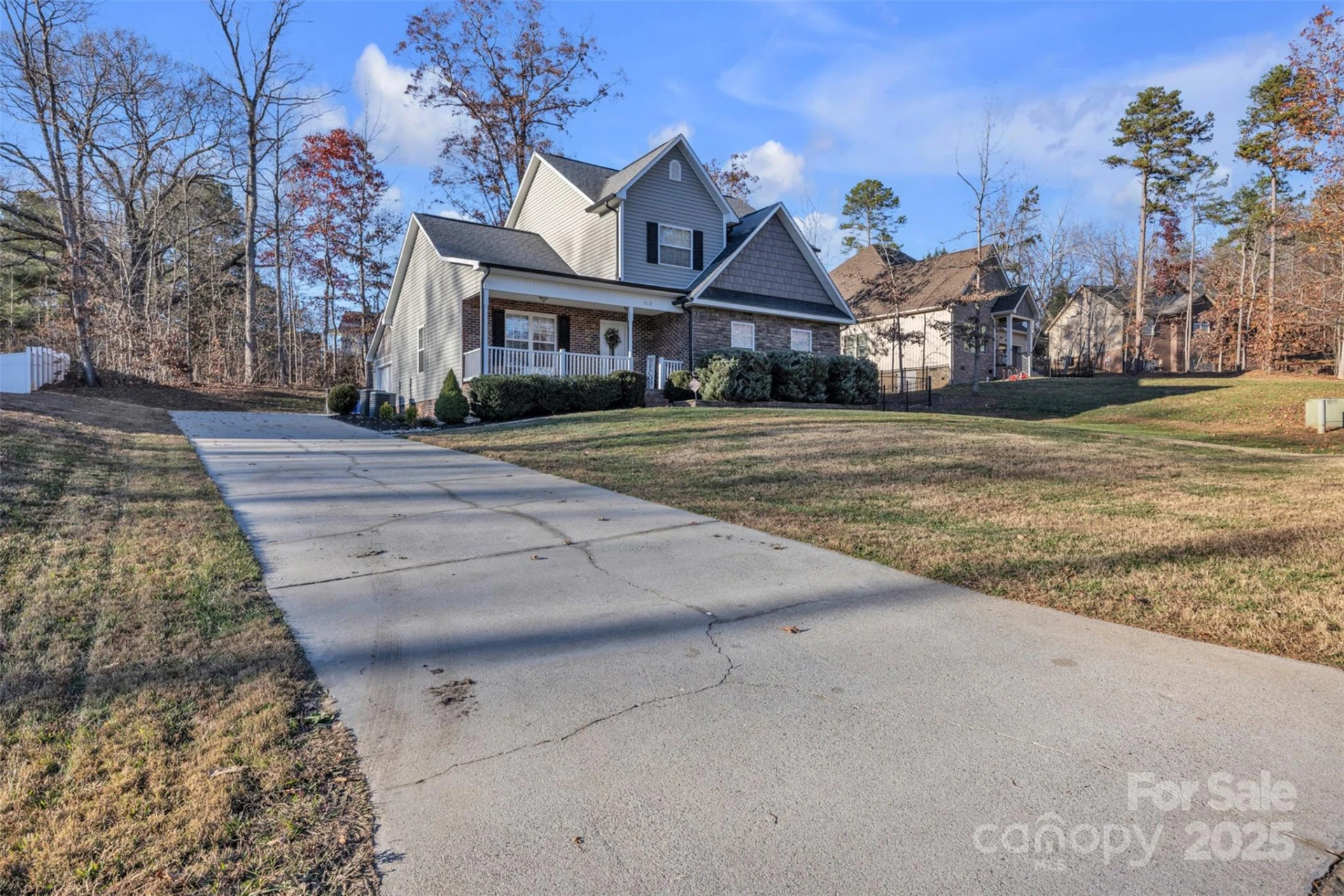 312 Oak Knoll - Photo 3