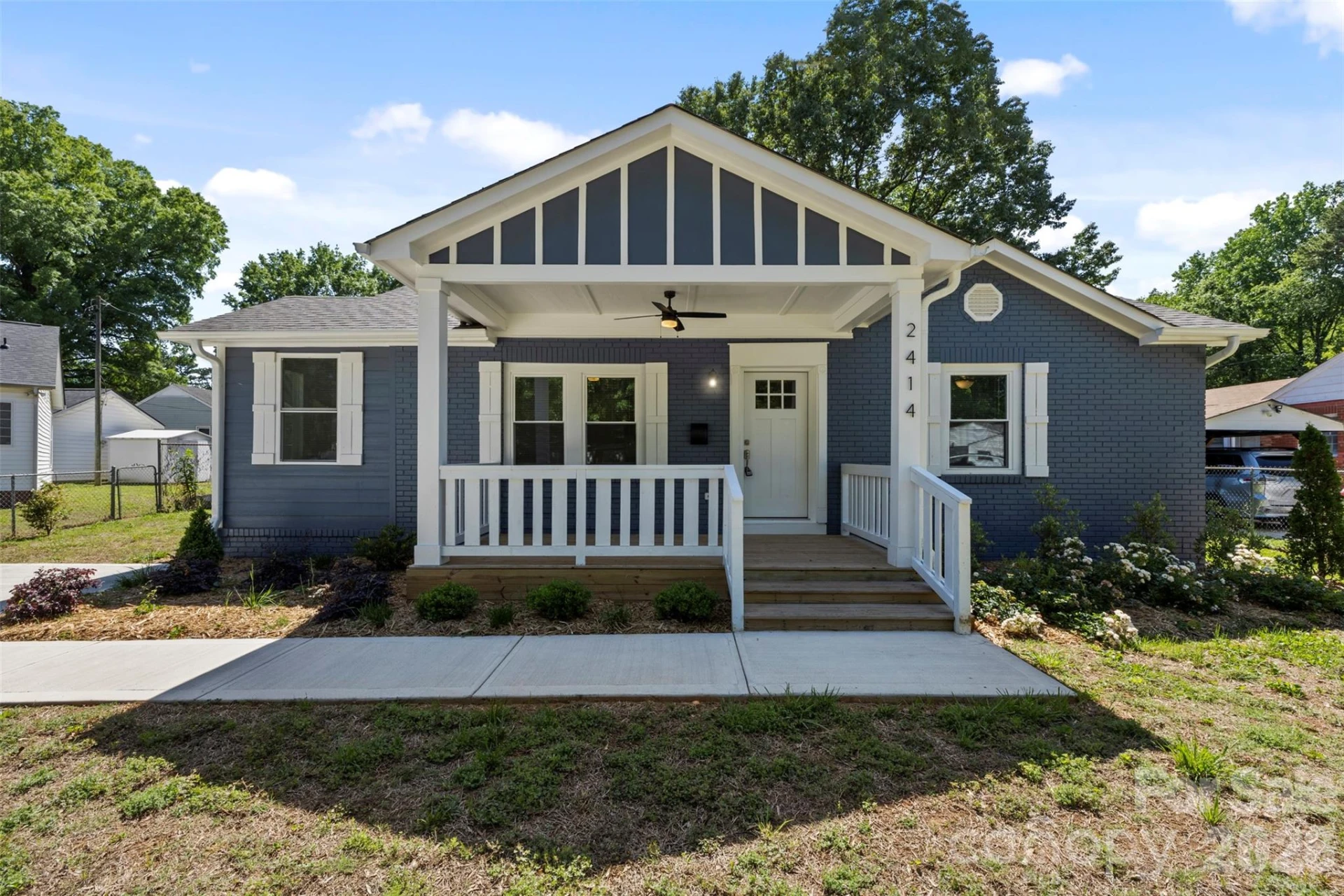 2414 Dickens Avenue - Photo 2