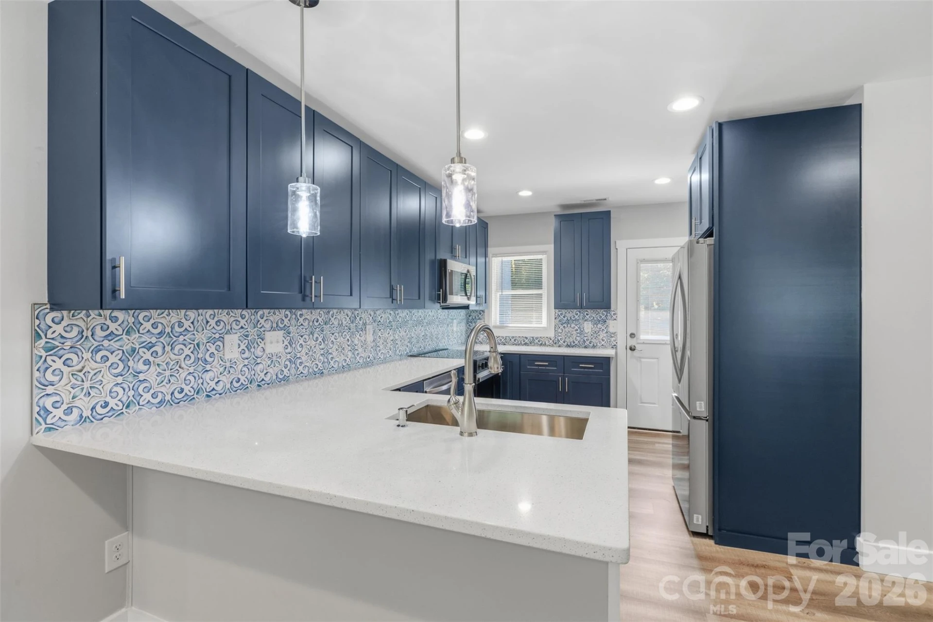 2414 Dickens Avenue - Photo 11
