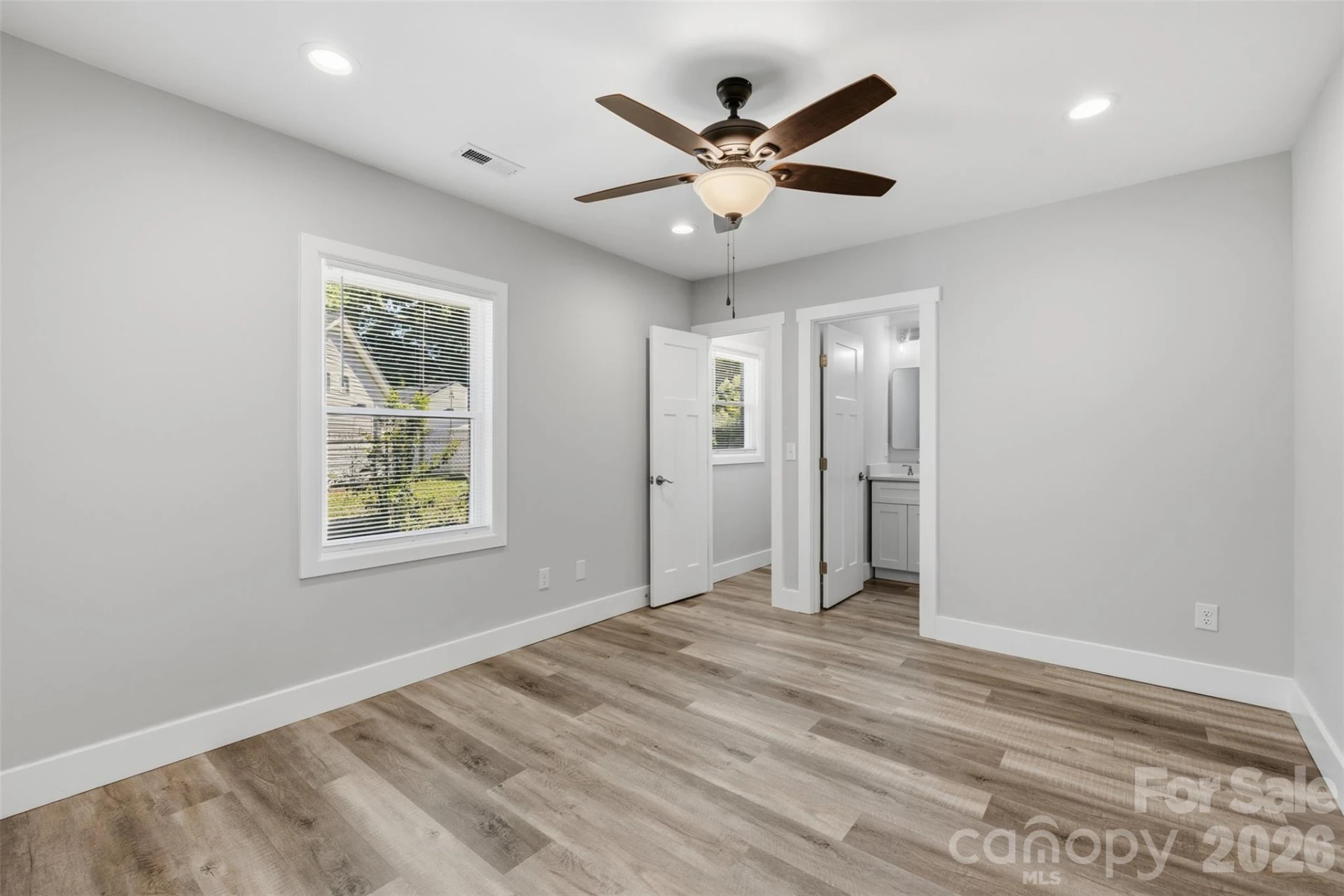 2414 Dickens Avenue - Photo 14