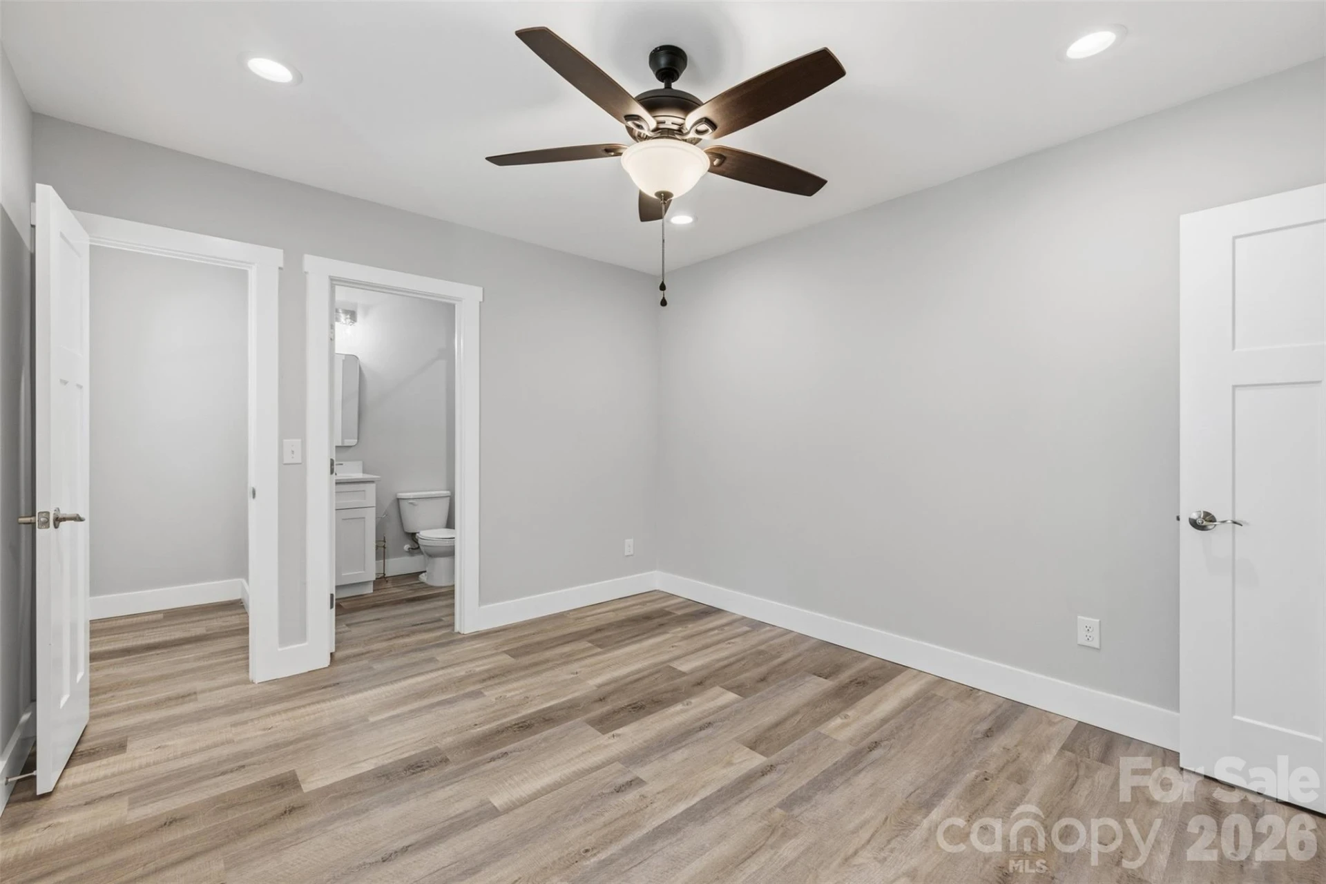 2414 Dickens Avenue - Photo 15