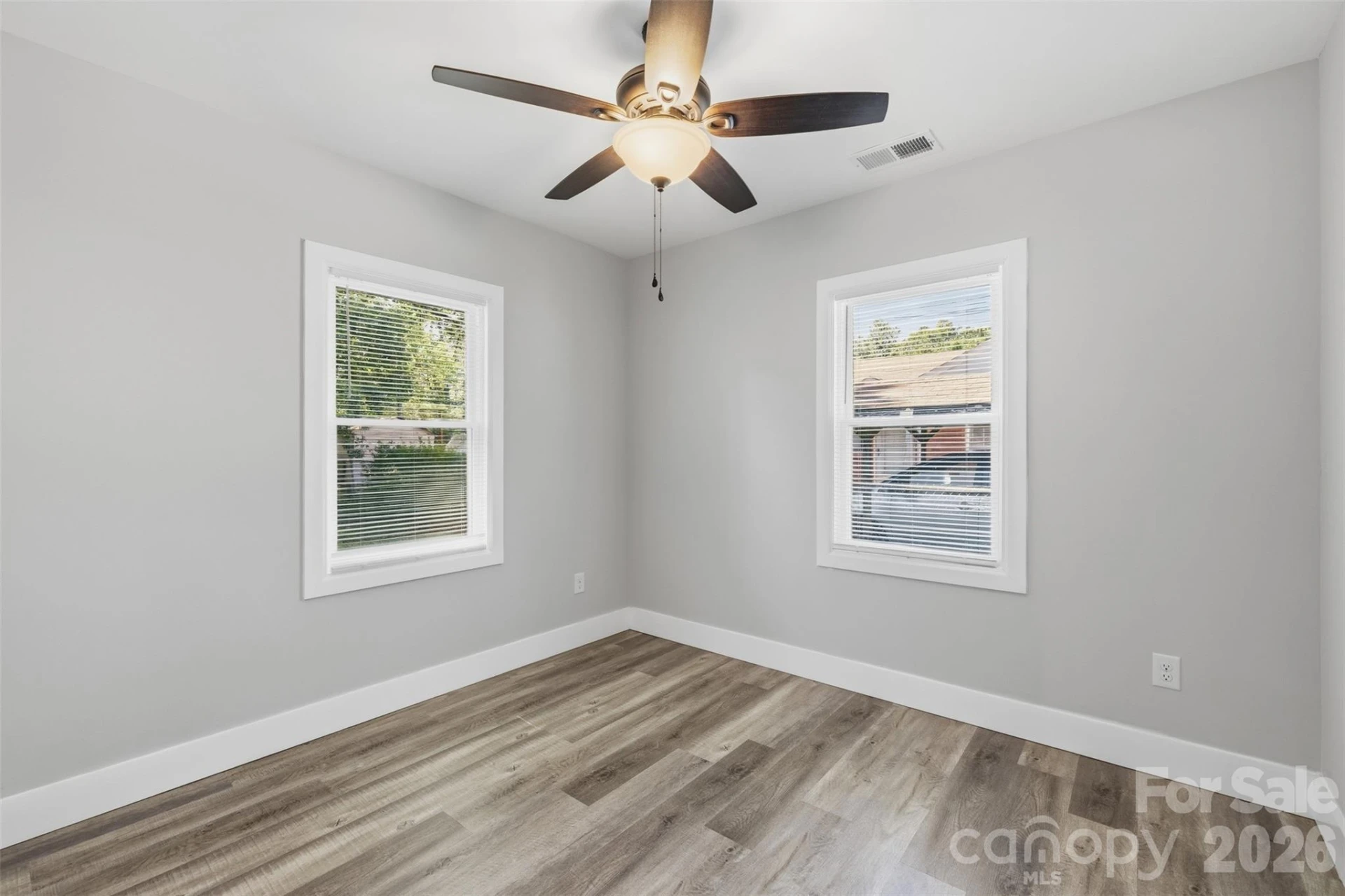 2414 Dickens Avenue - Photo 20