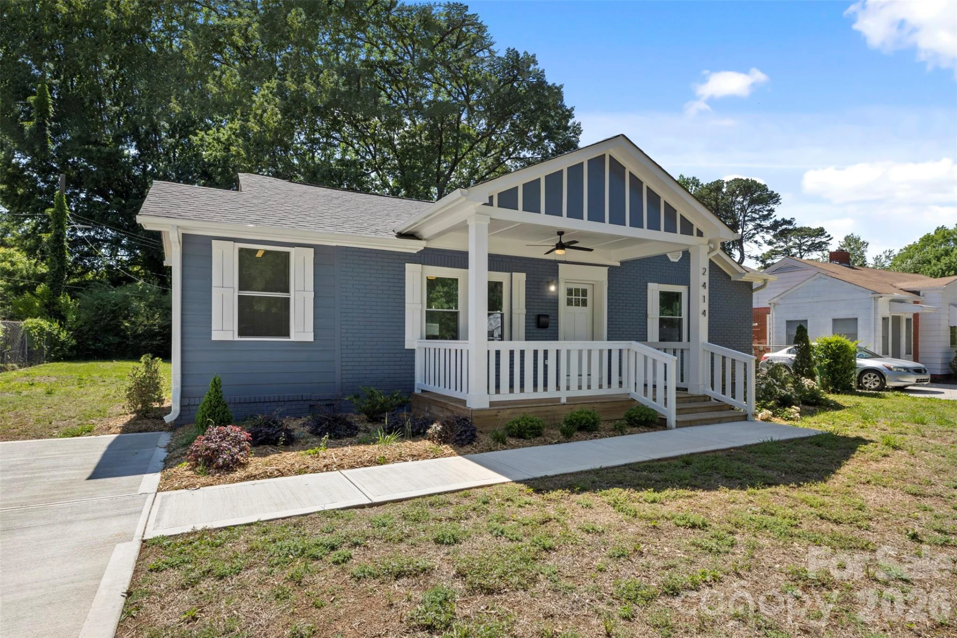 2414 Dickens Avenue - Photo 3