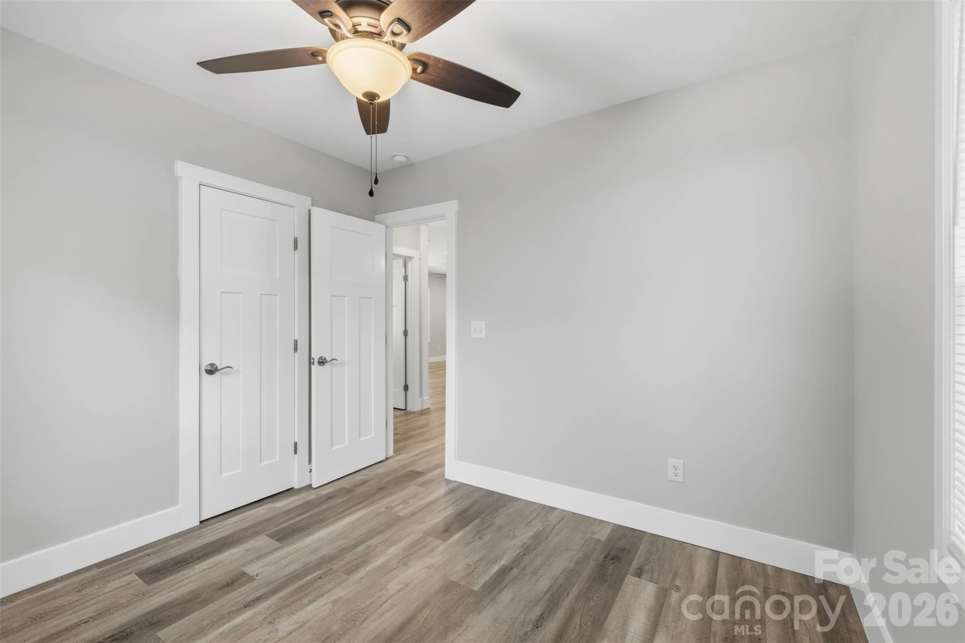 2414 Dickens Avenue - Photo 21