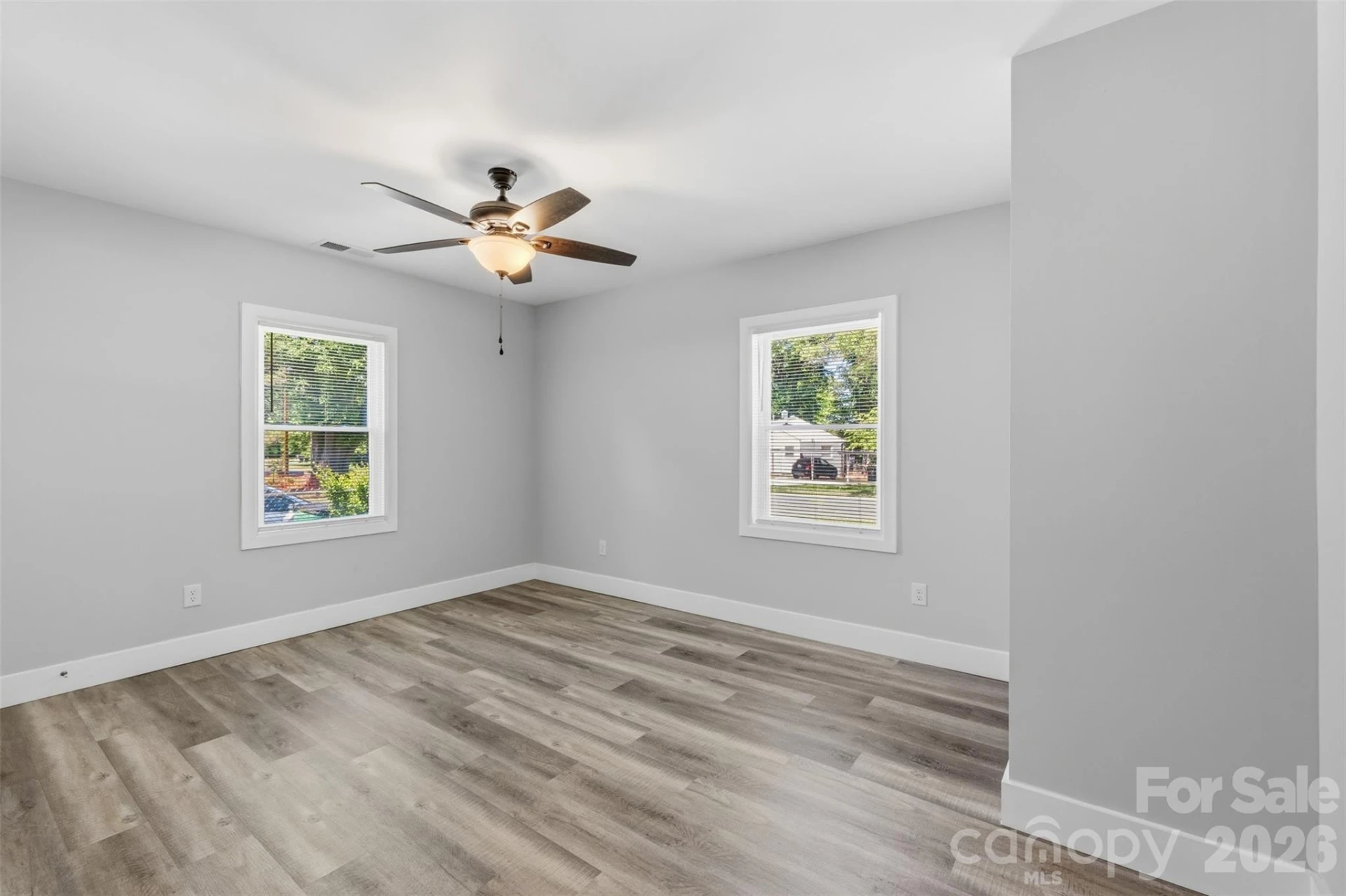 2414 Dickens Avenue - Photo 22