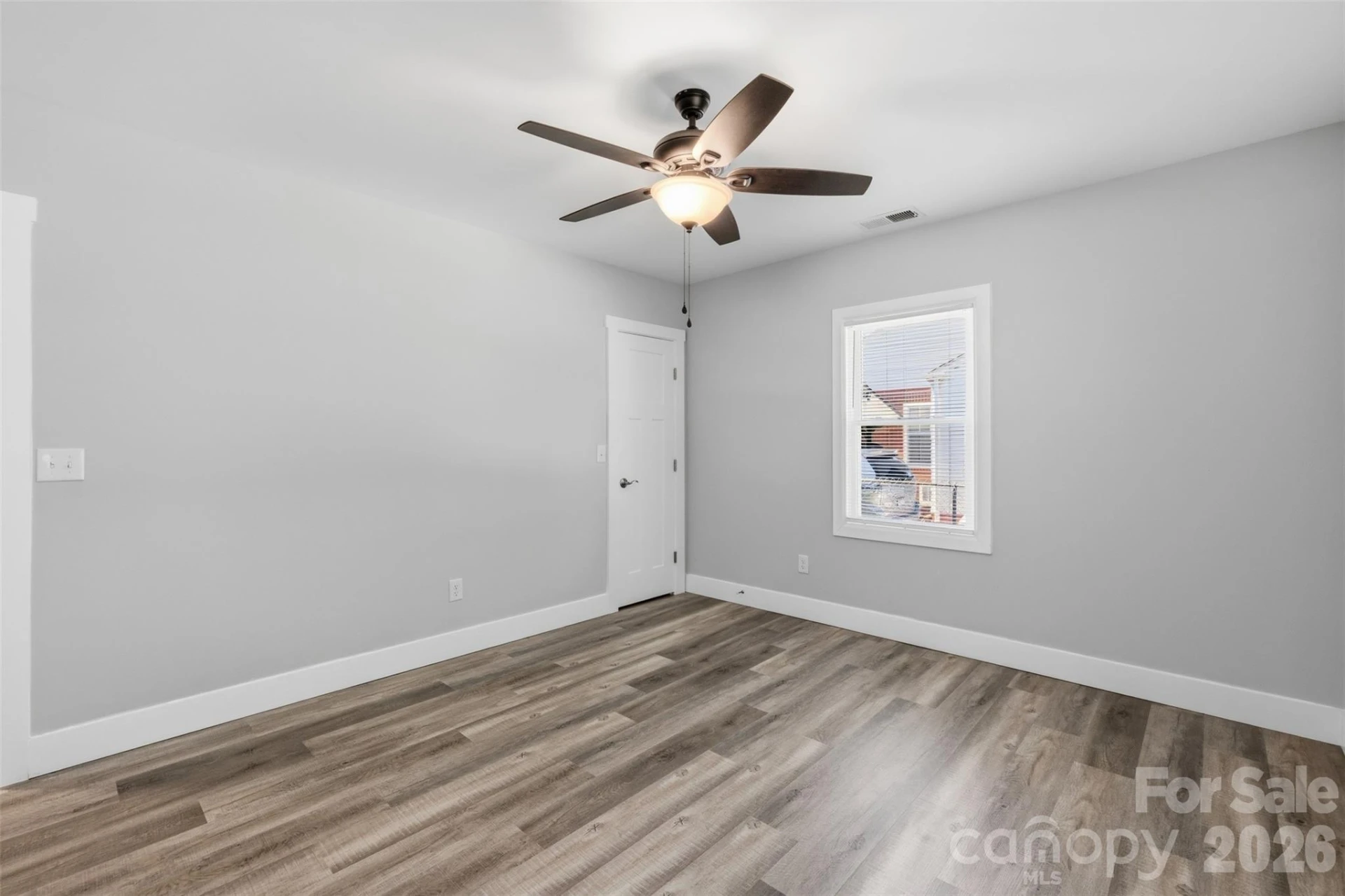 2414 Dickens Avenue - Photo 23