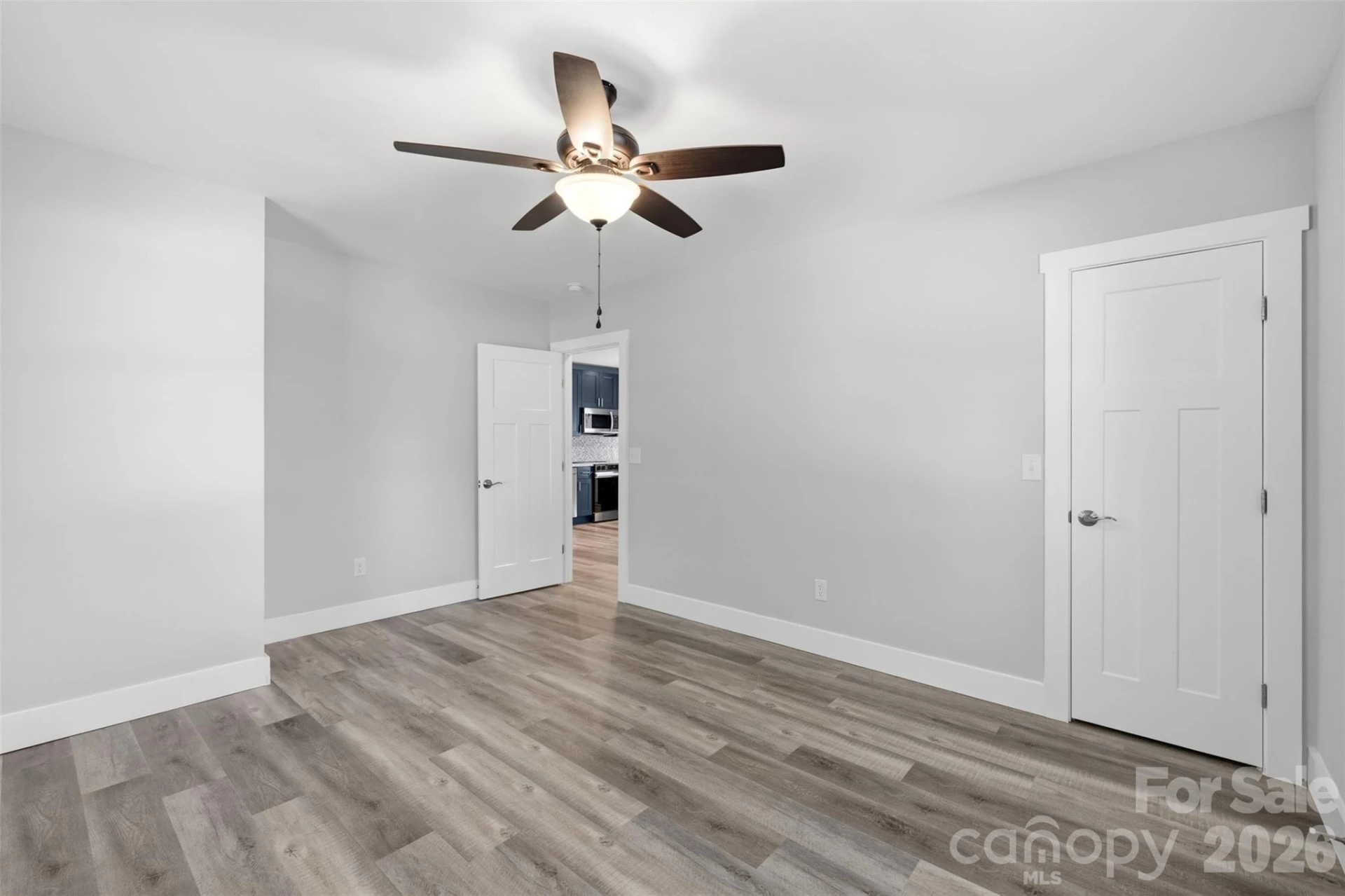 2414 Dickens Avenue - Photo 24