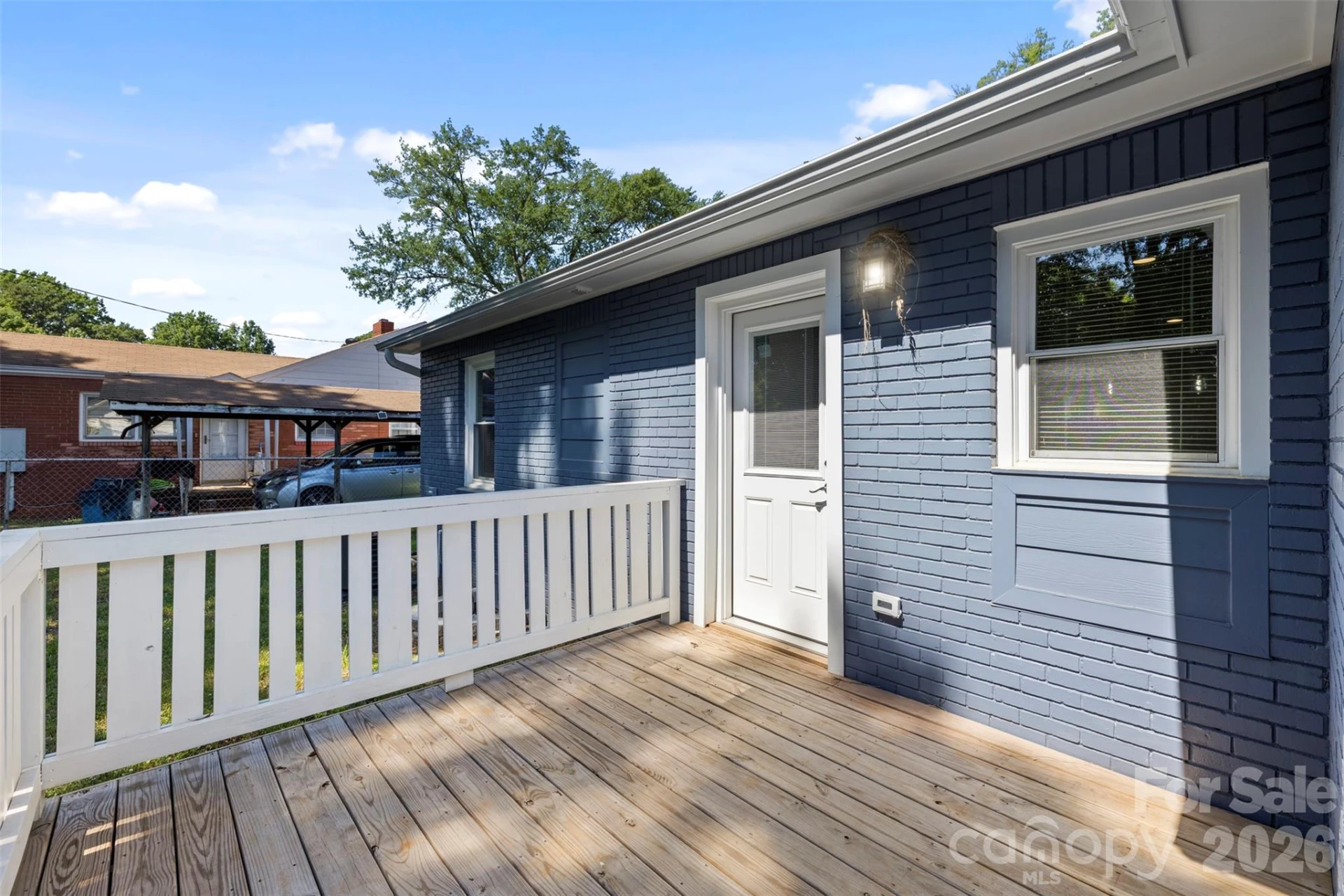 2414 Dickens Avenue - Photo 27