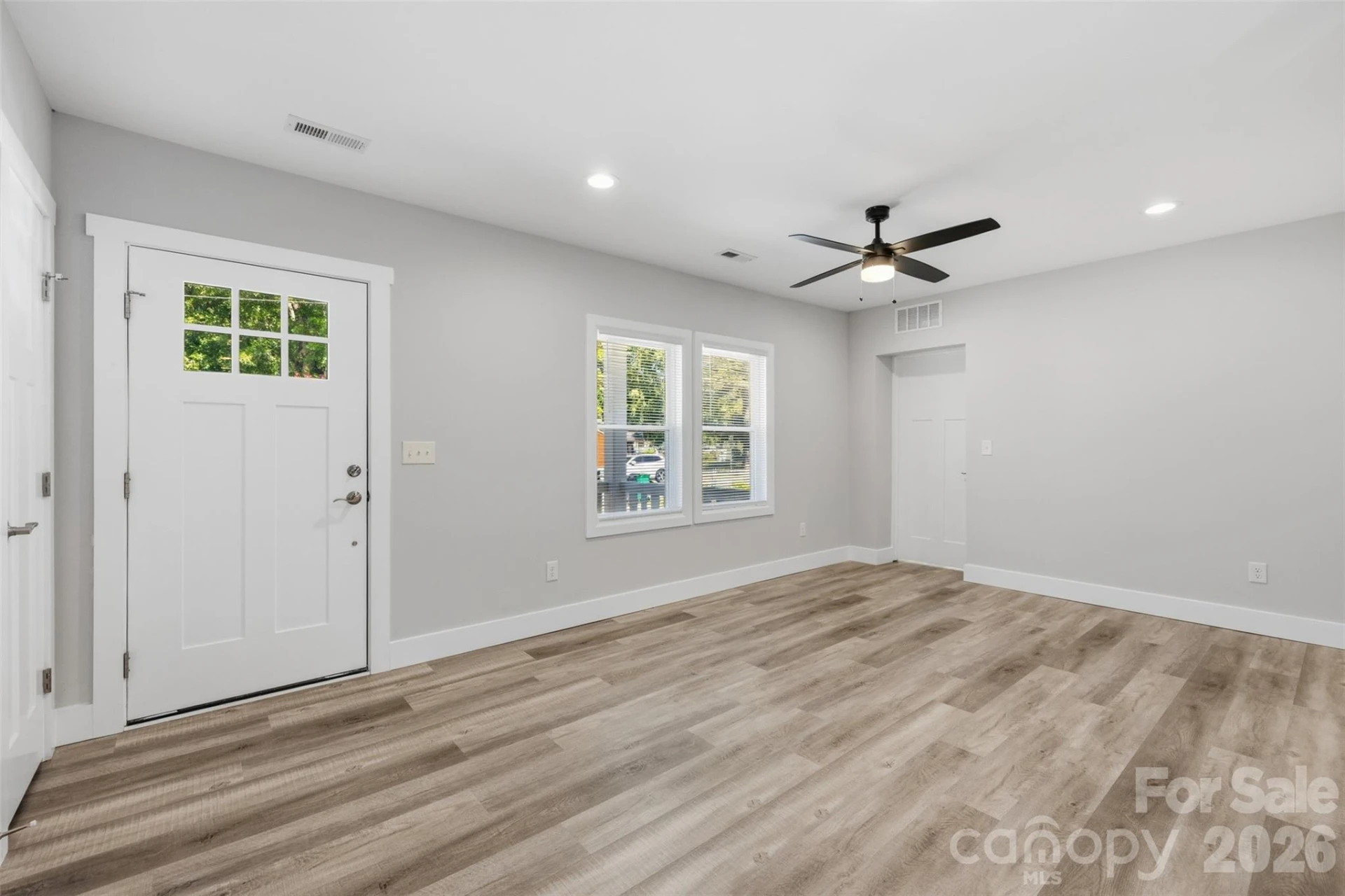 2414 Dickens Avenue - Photo 4