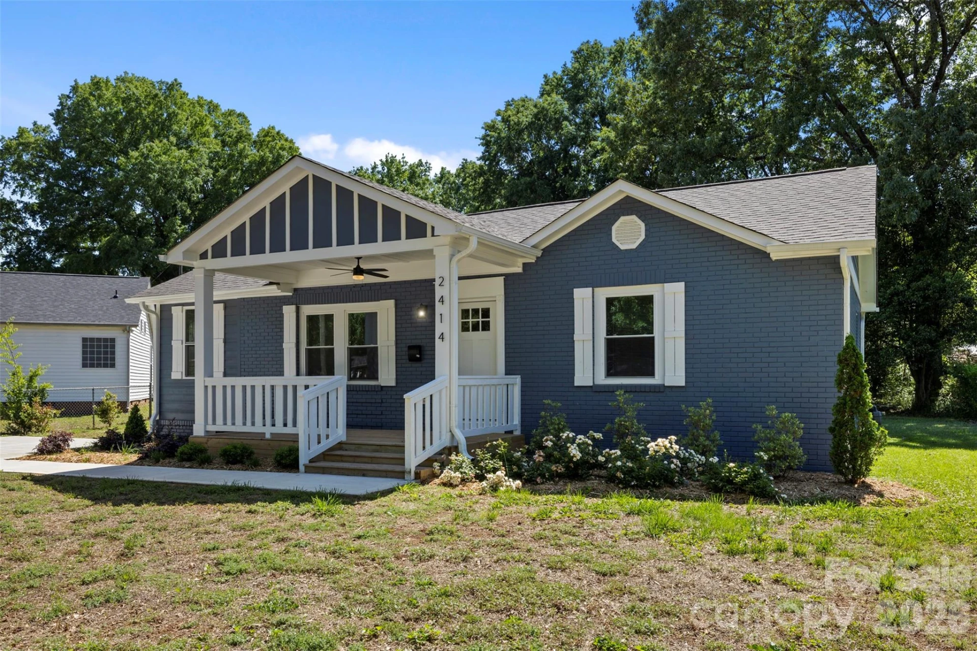 2414 Dickens Avenue - Photo 31