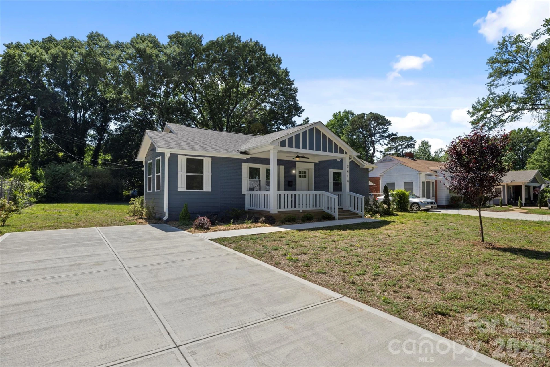 2414 Dickens Avenue - Photo 33