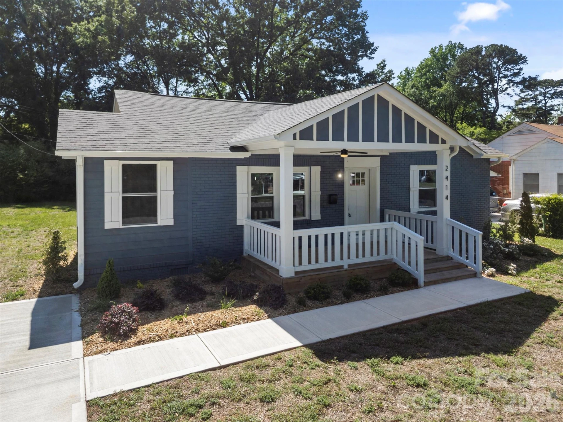 2414 Dickens Avenue - Photo 36