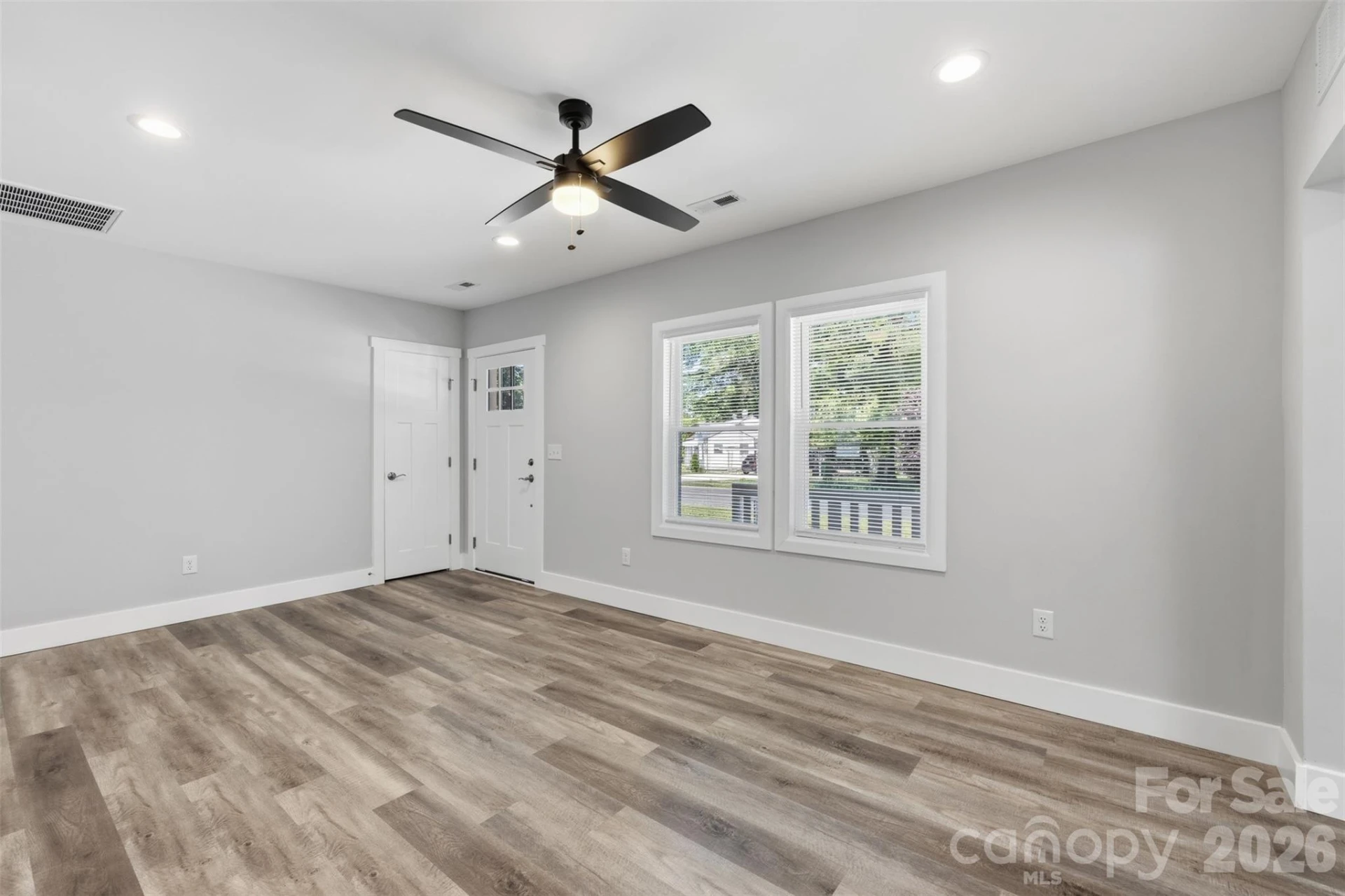 2414 Dickens Avenue - Photo 6