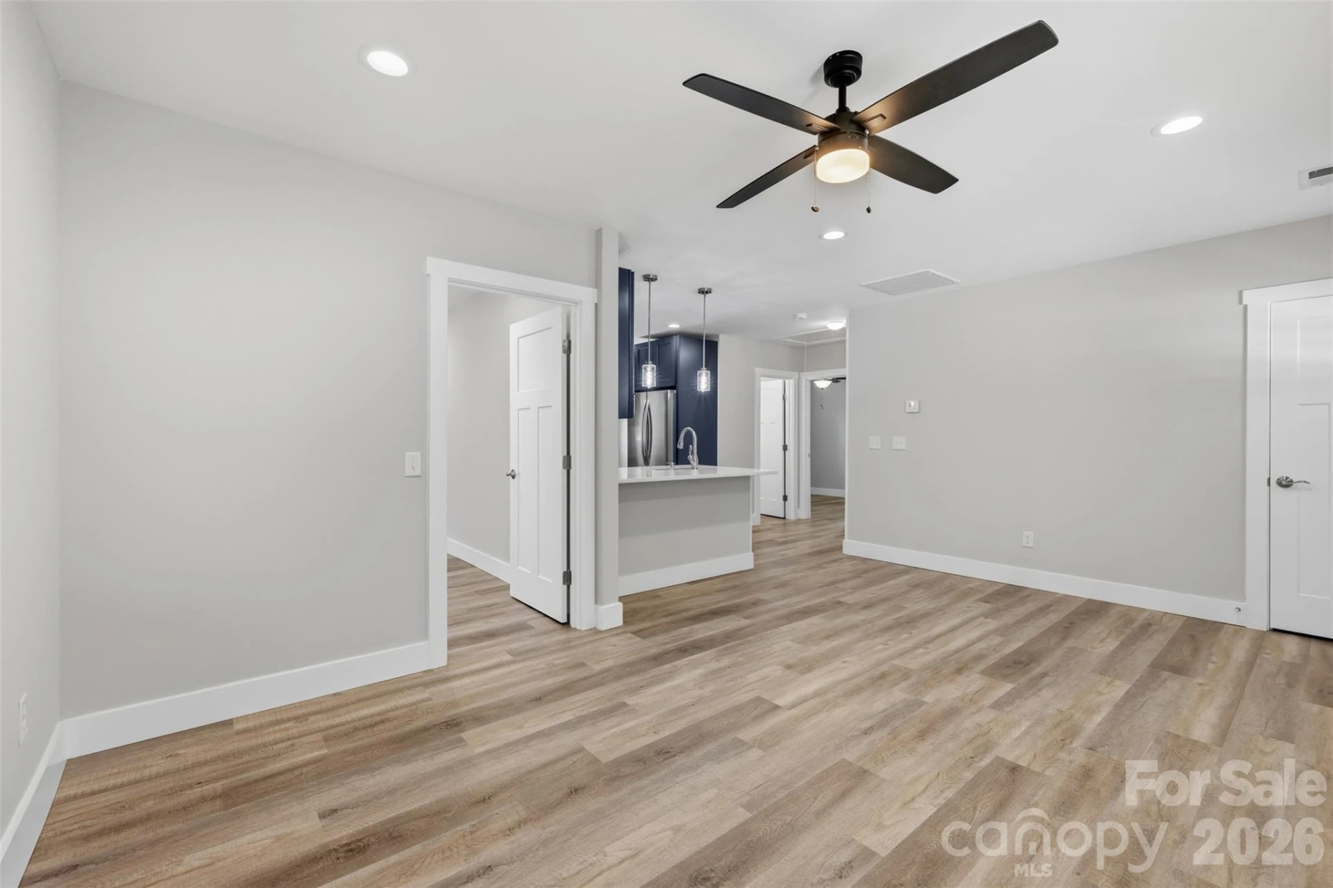 2414 Dickens Avenue - Photo 8