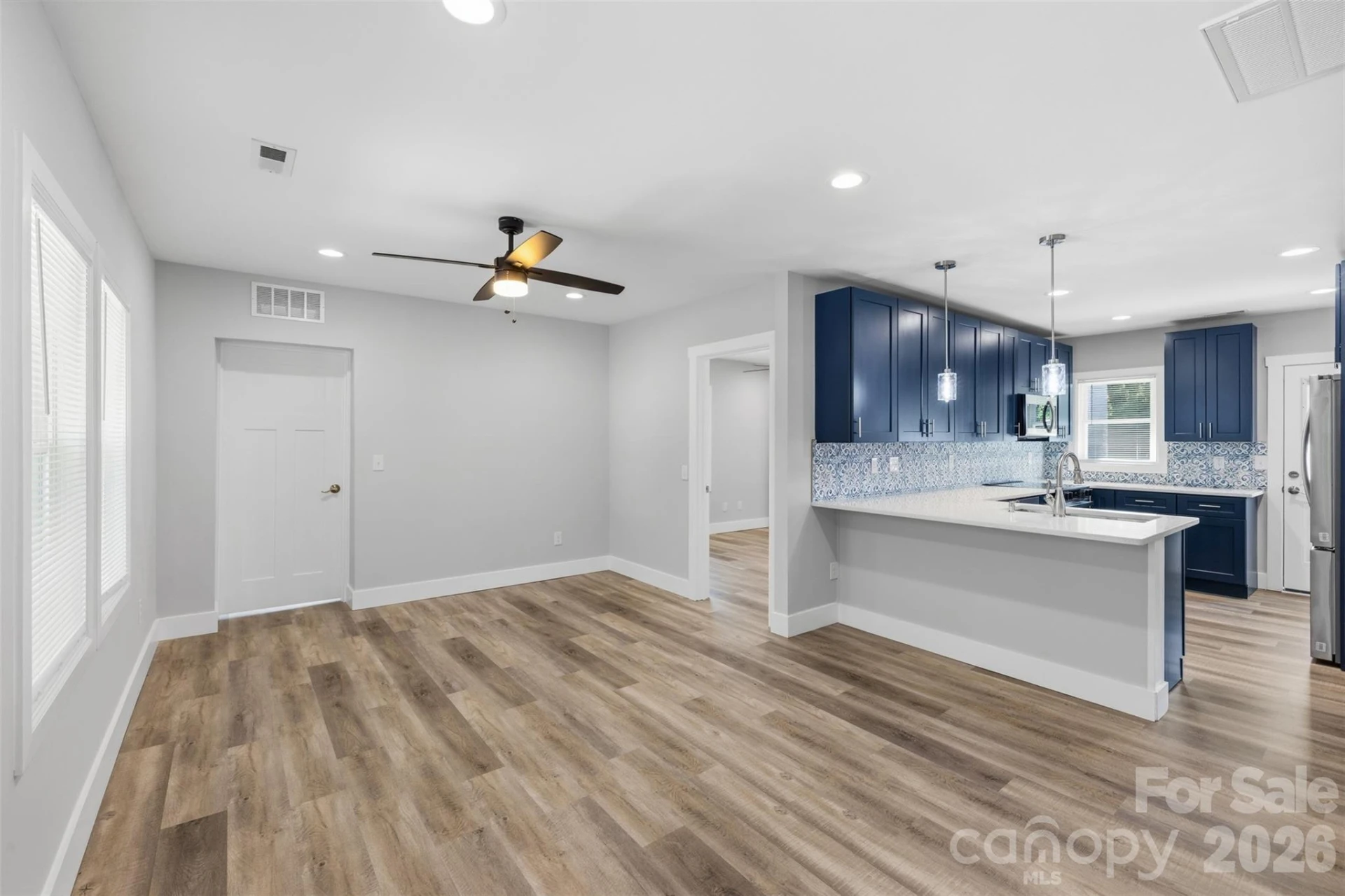 2414 Dickens Avenue - Photo 9
