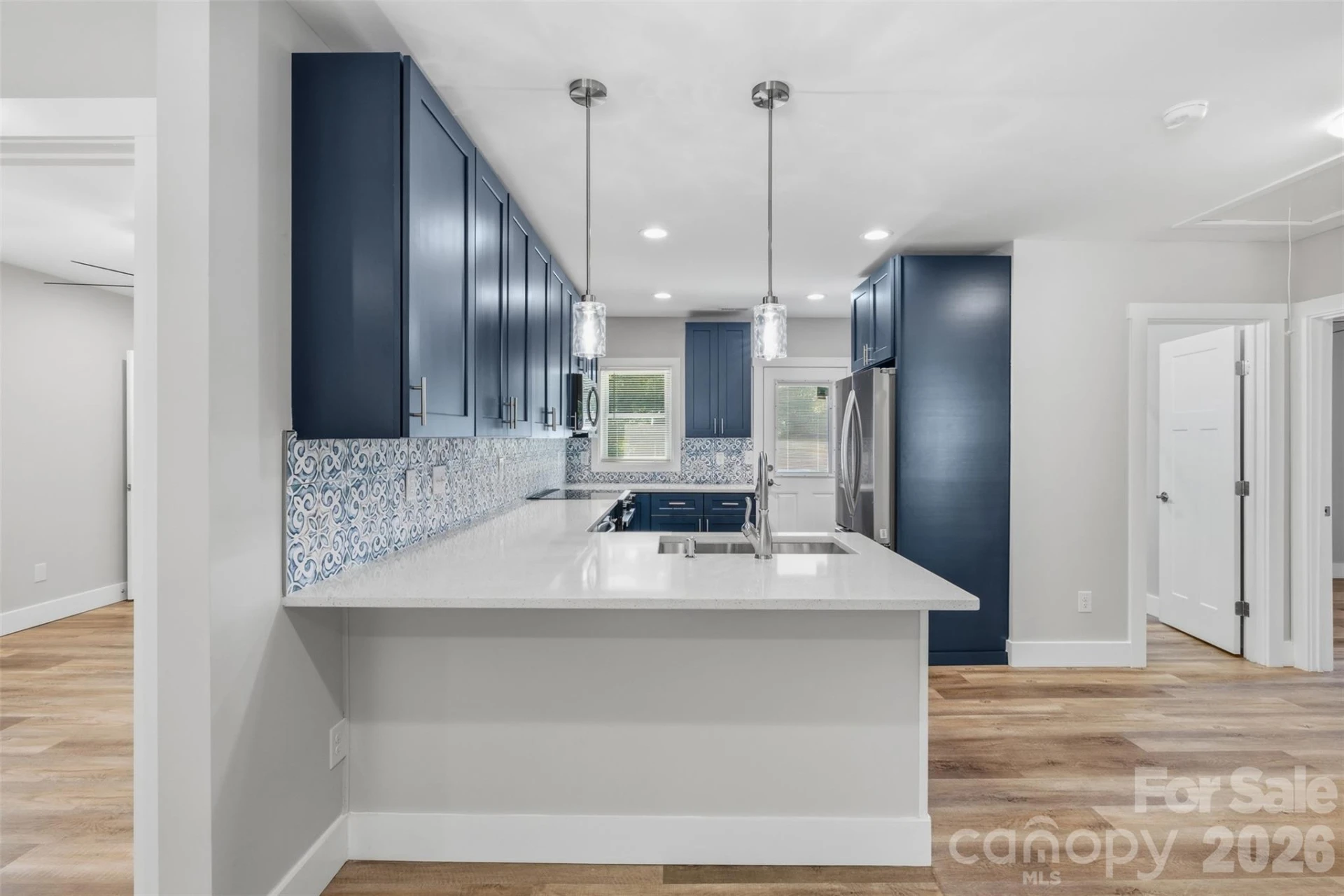 2414 Dickens Avenue - Photo 10