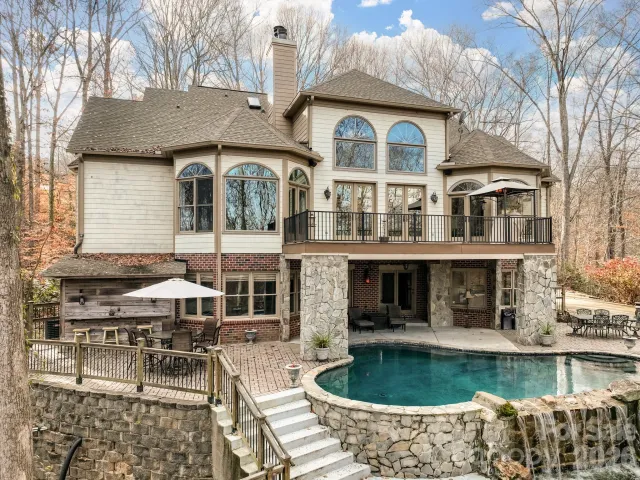 1090 Saunders Drive