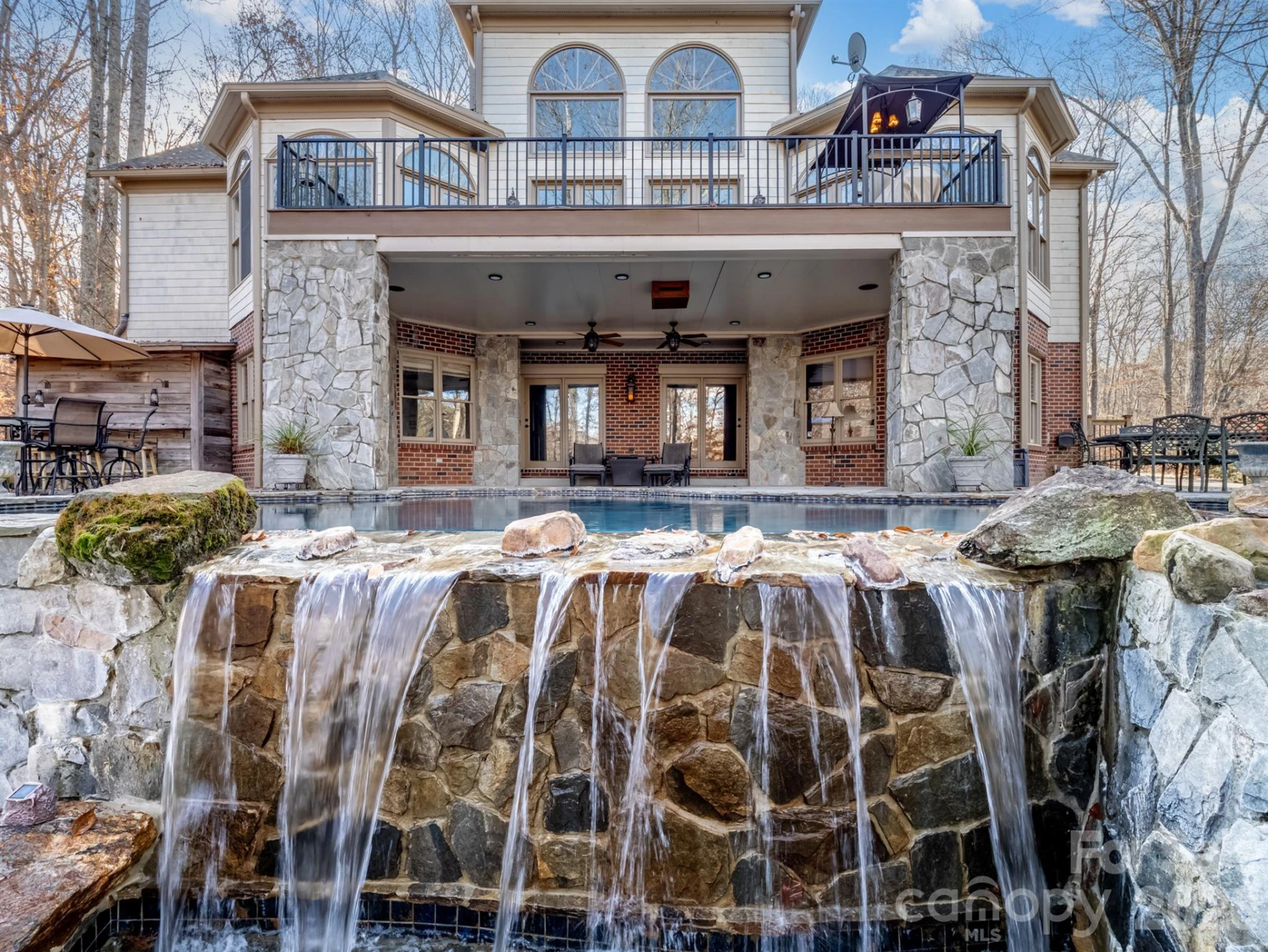 1090 Saunders Drive - Photo 5
