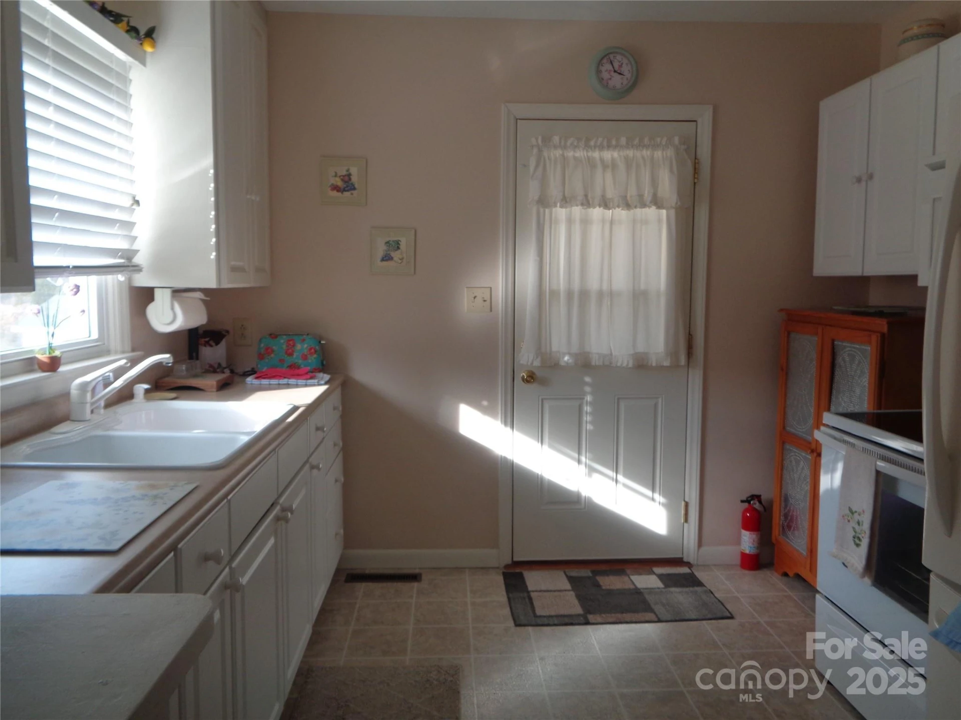 230 Leisure Lane - Photo 5