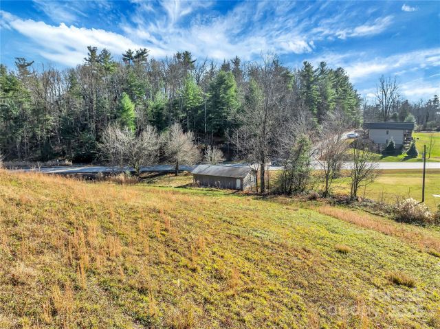 283 Ozone Drive, Saluda, NC, 28773