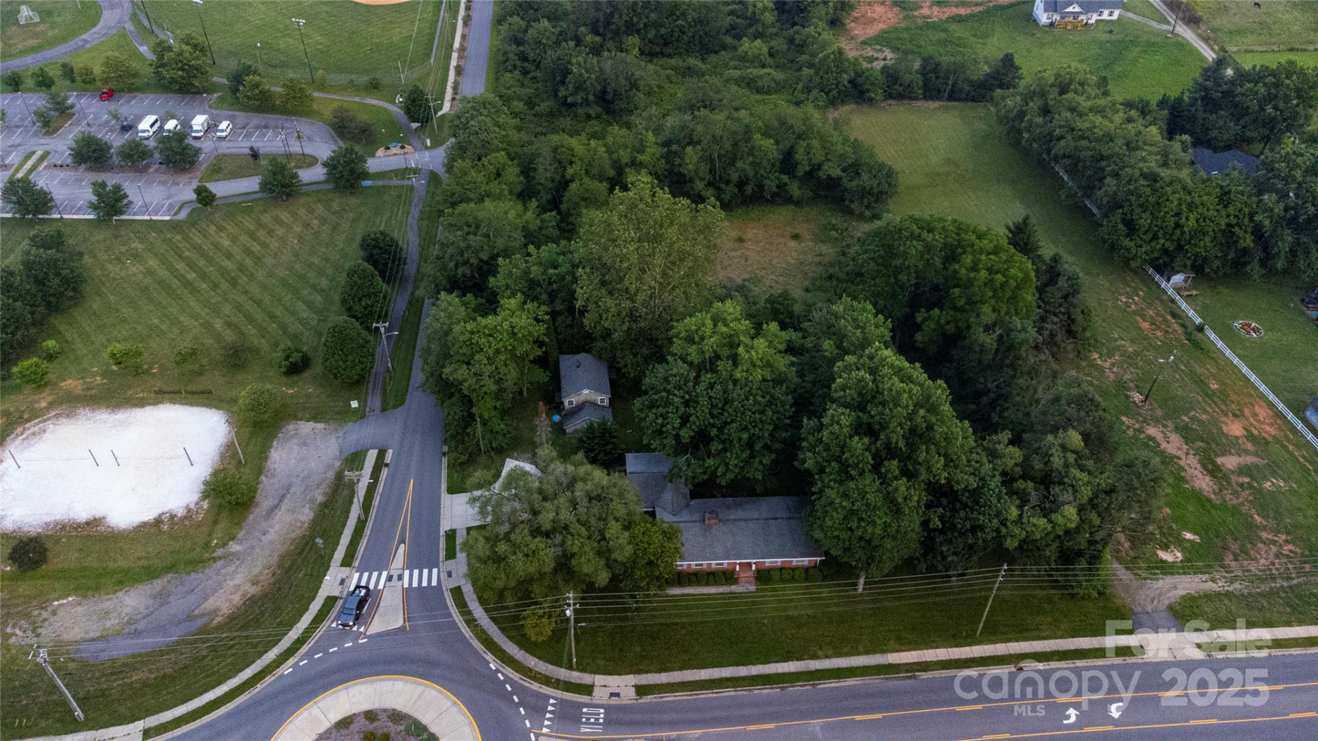 625 Vance Street - Photo 5