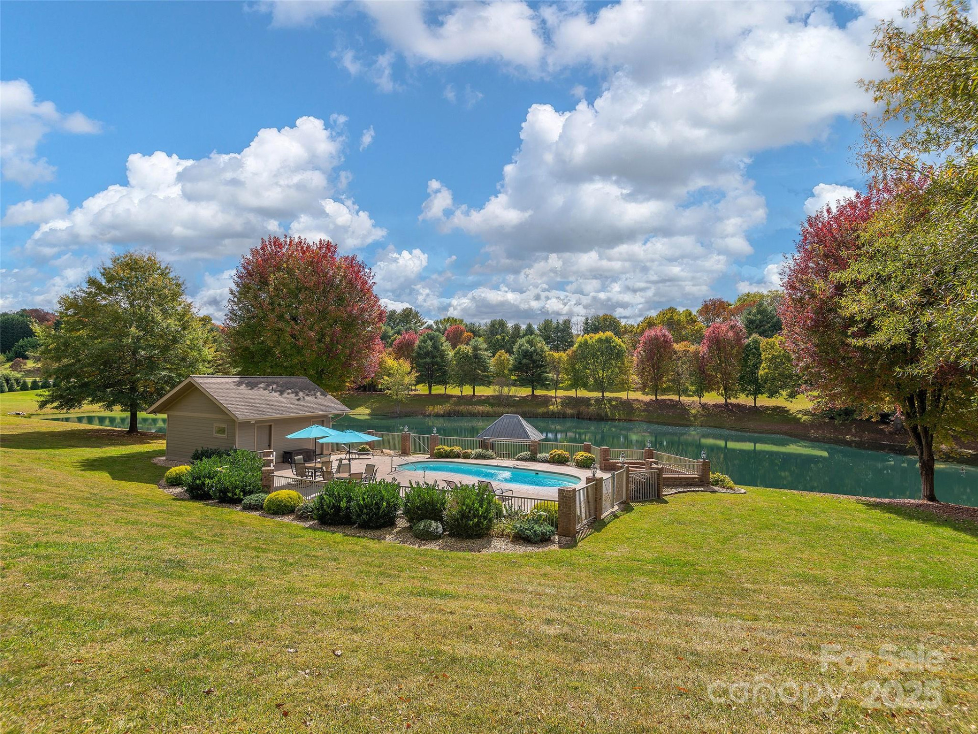 355 Johnson Drive - Photo 3