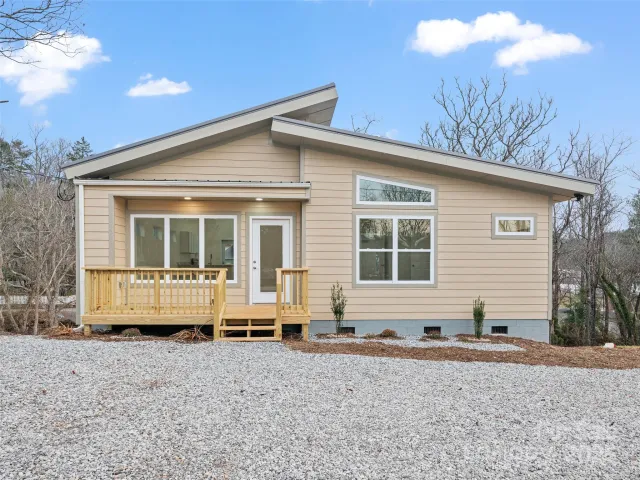 48 Phillips Lane