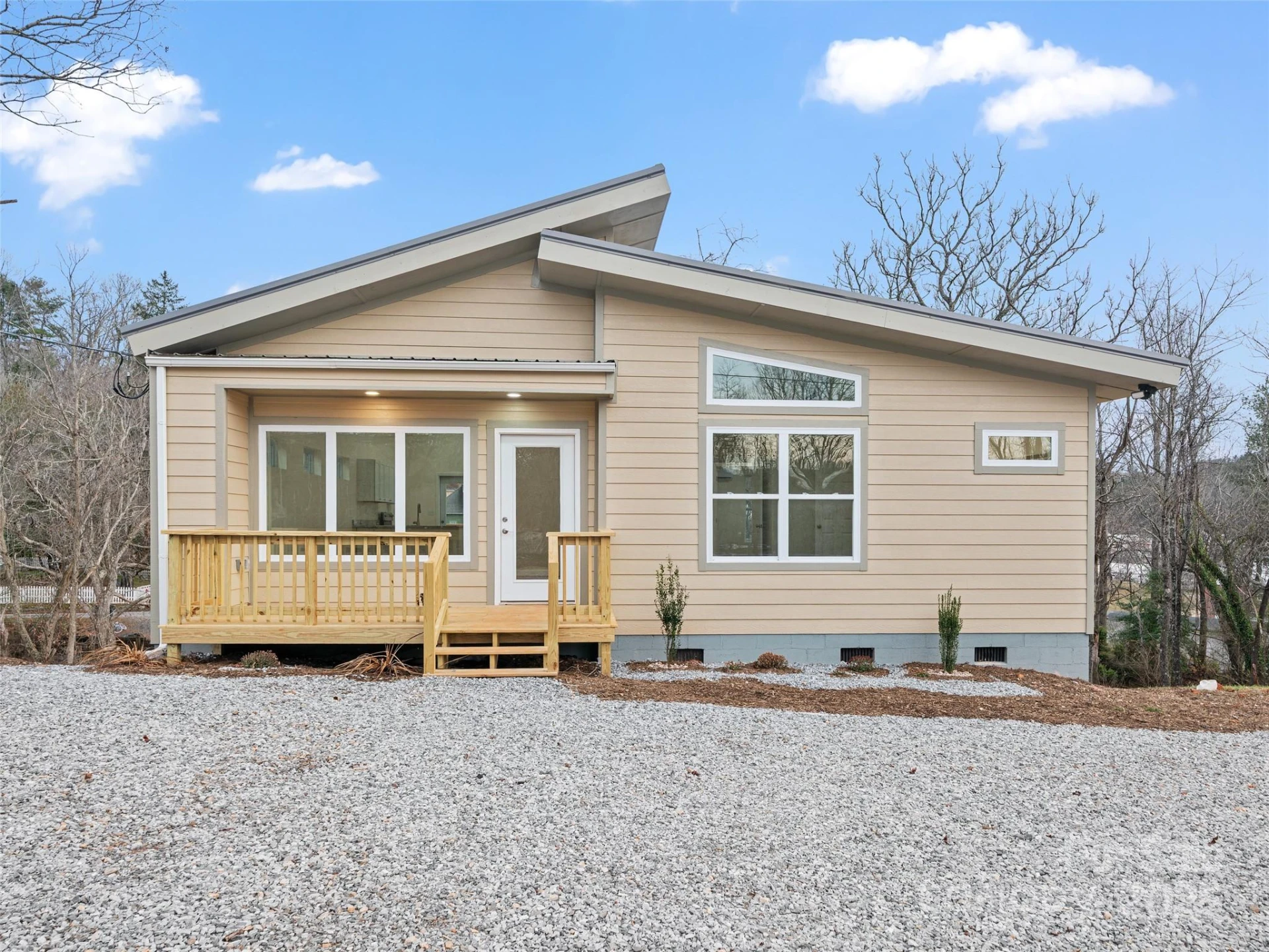 48 Phillips Lane