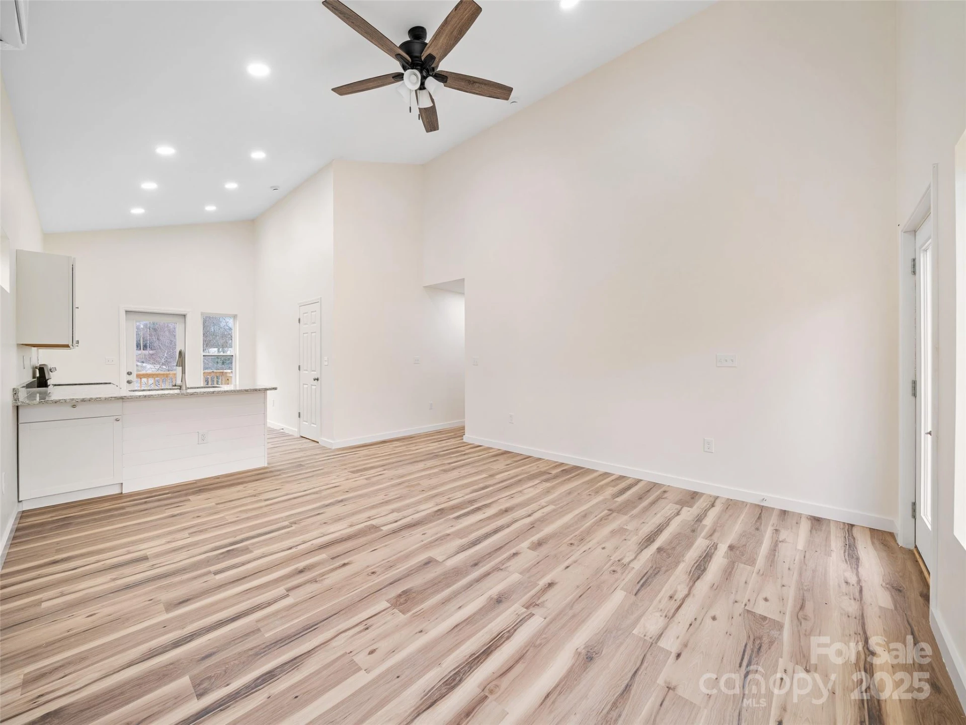 48 Phillips Lane - Photo 2
