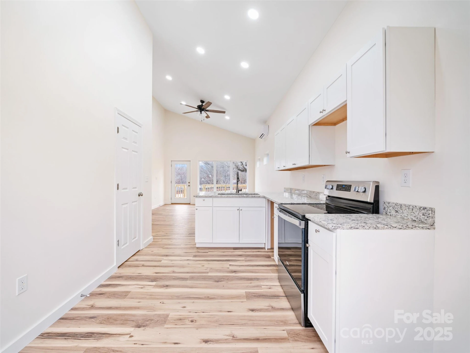 48 Phillips Lane - Photo 5