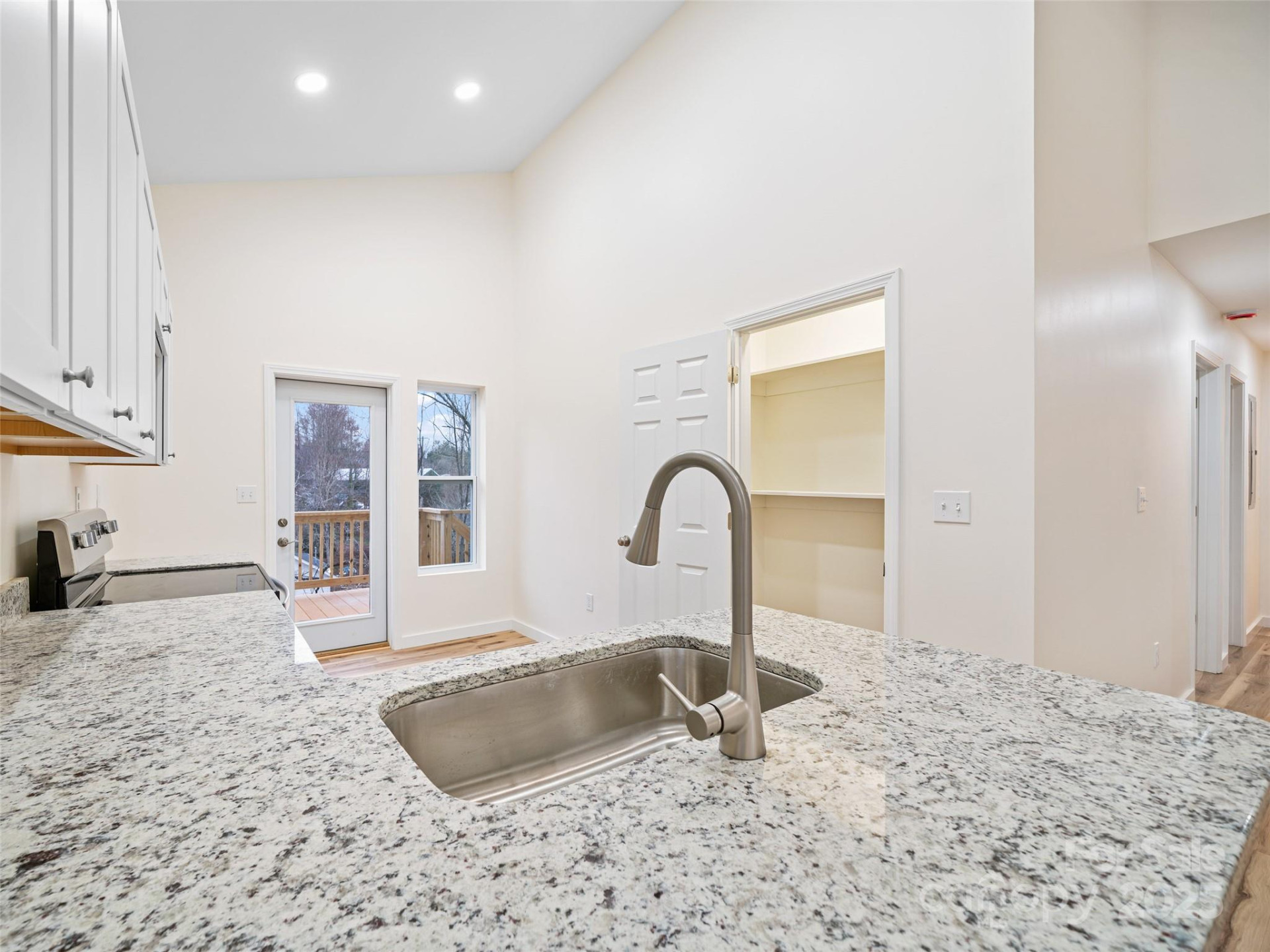 48 Phillips Lane - Photo 7