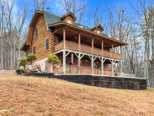 1239 Lower Loop Drive