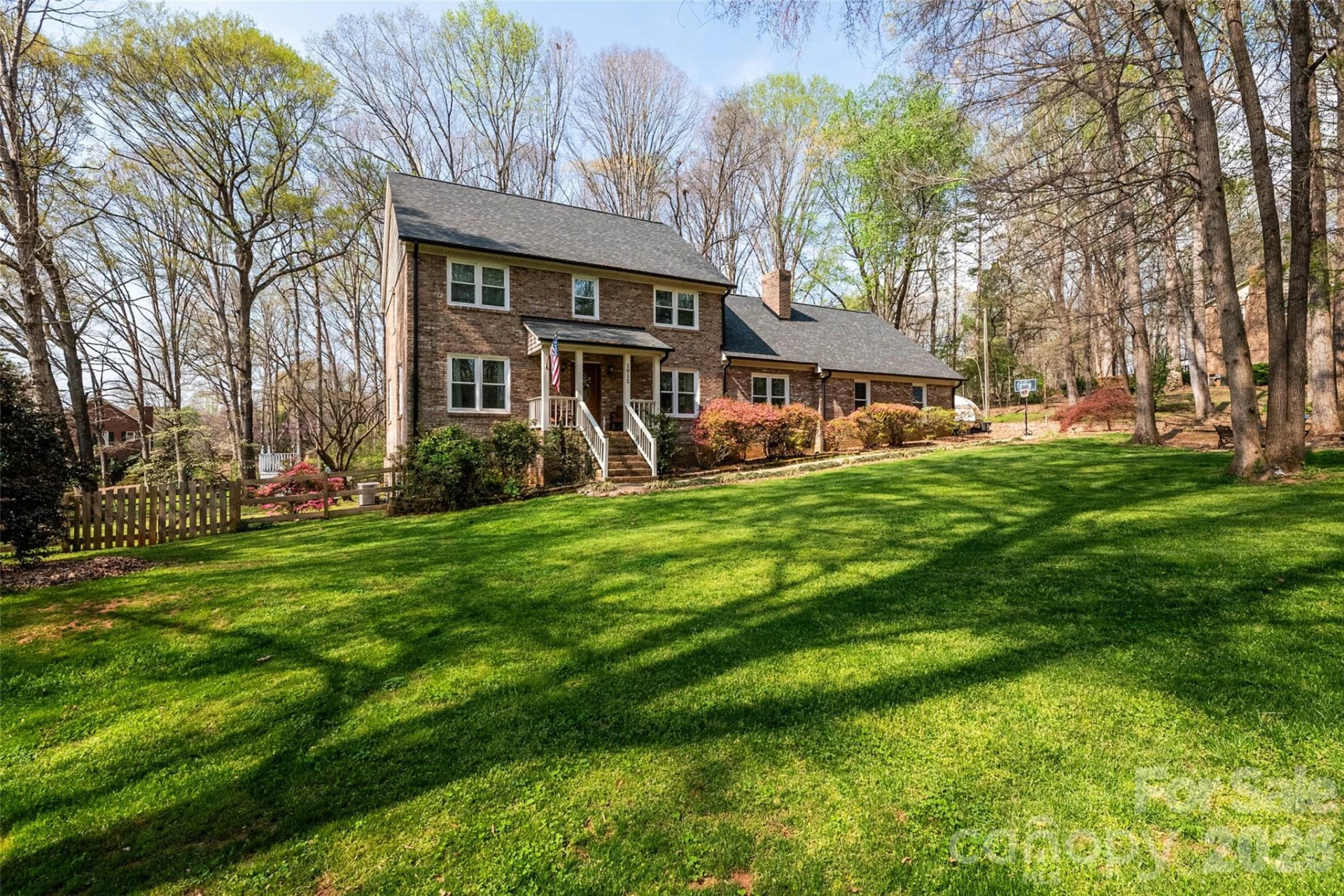 1015 Quail Circle - Photo 2