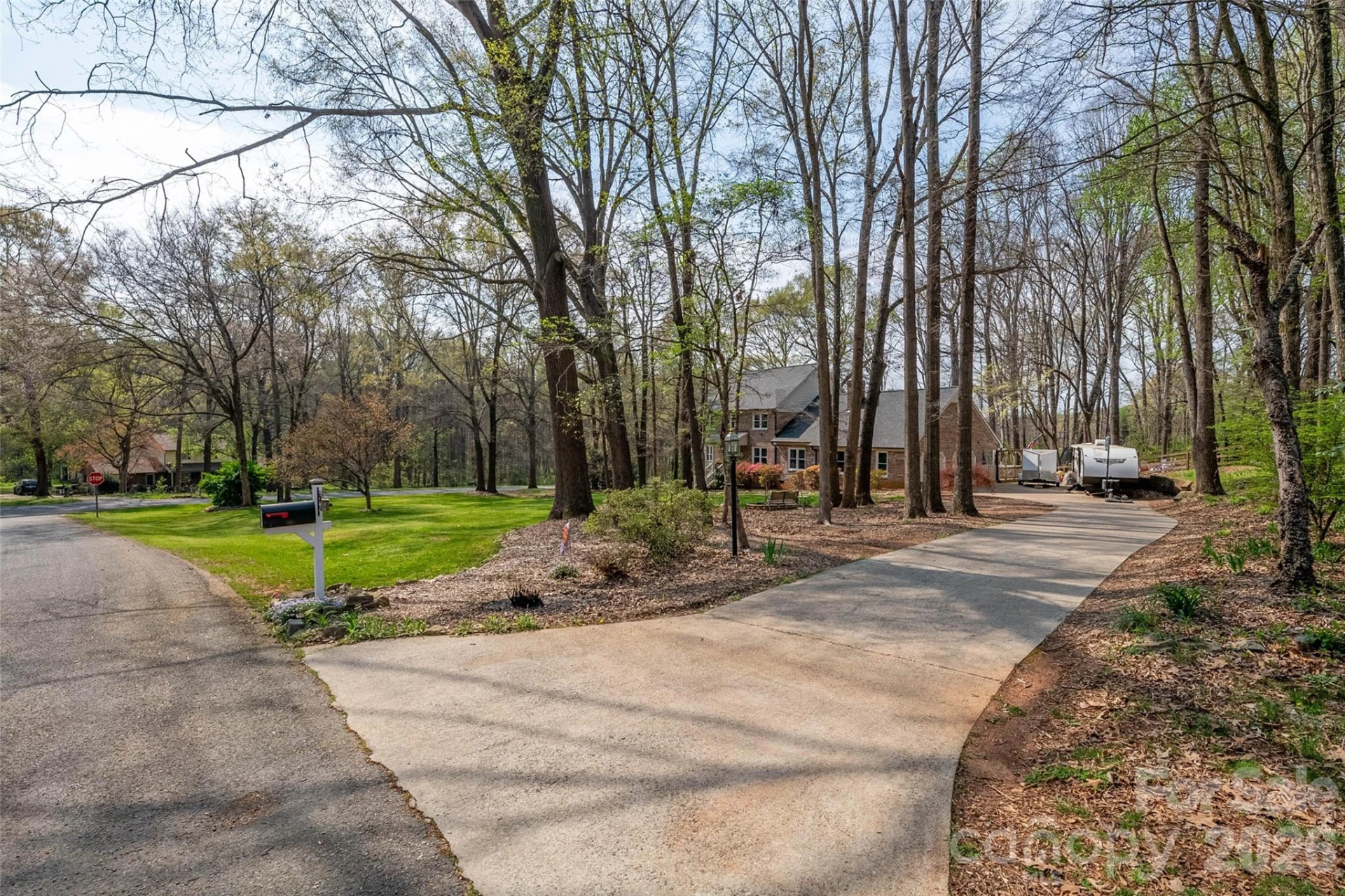 1015 Quail Circle - Photo 4