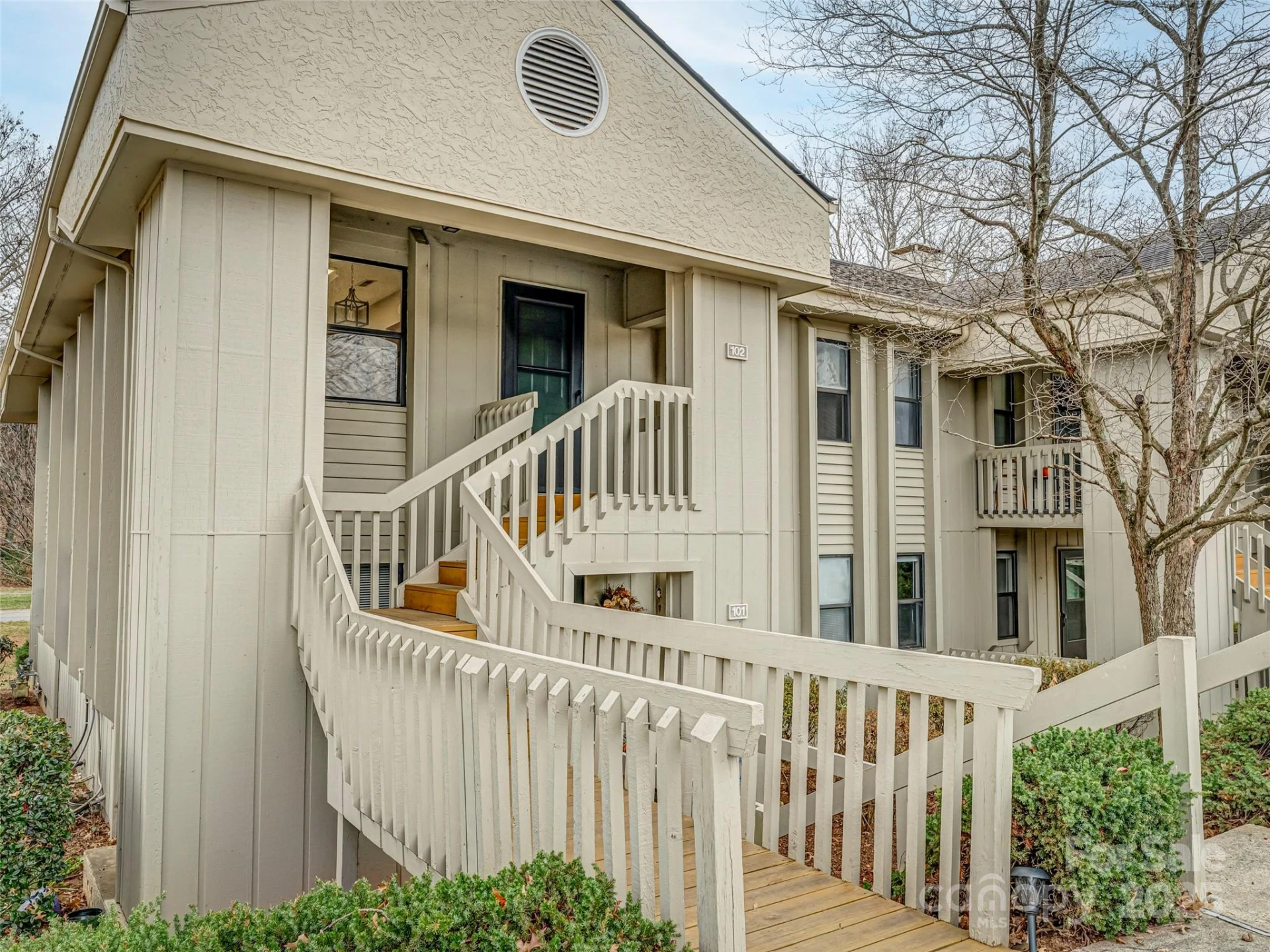 102 Abbey Circle