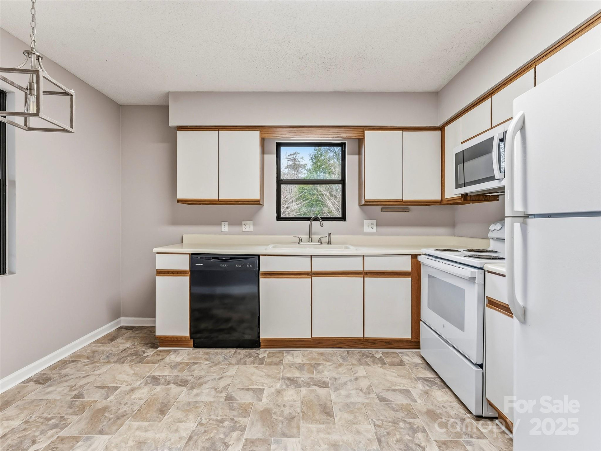 102 Abbey Circle - Photo 3