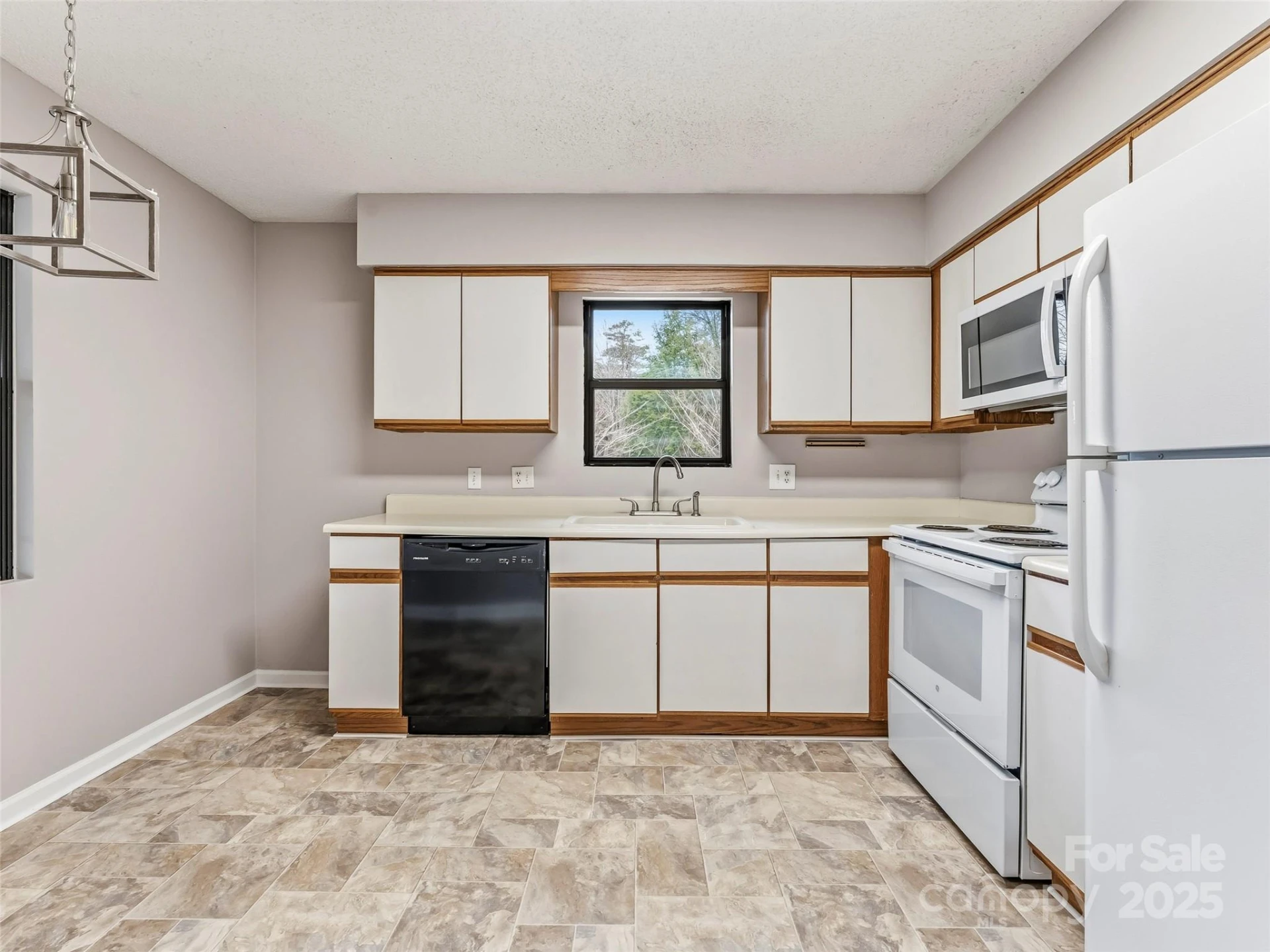 102 Abbey Circle - Photo 3