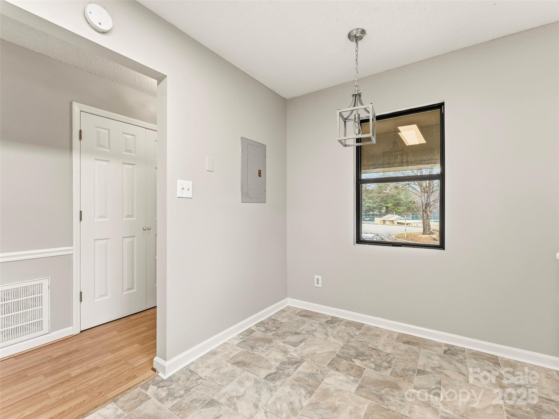 102 Abbey Circle - Photo 4